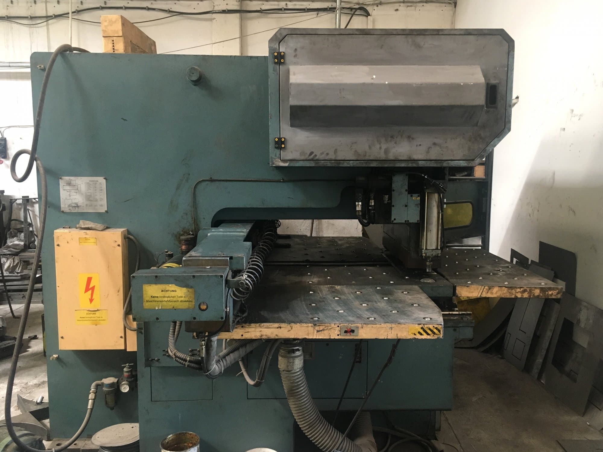 Masina AMADA OCTO-334   eestvaade