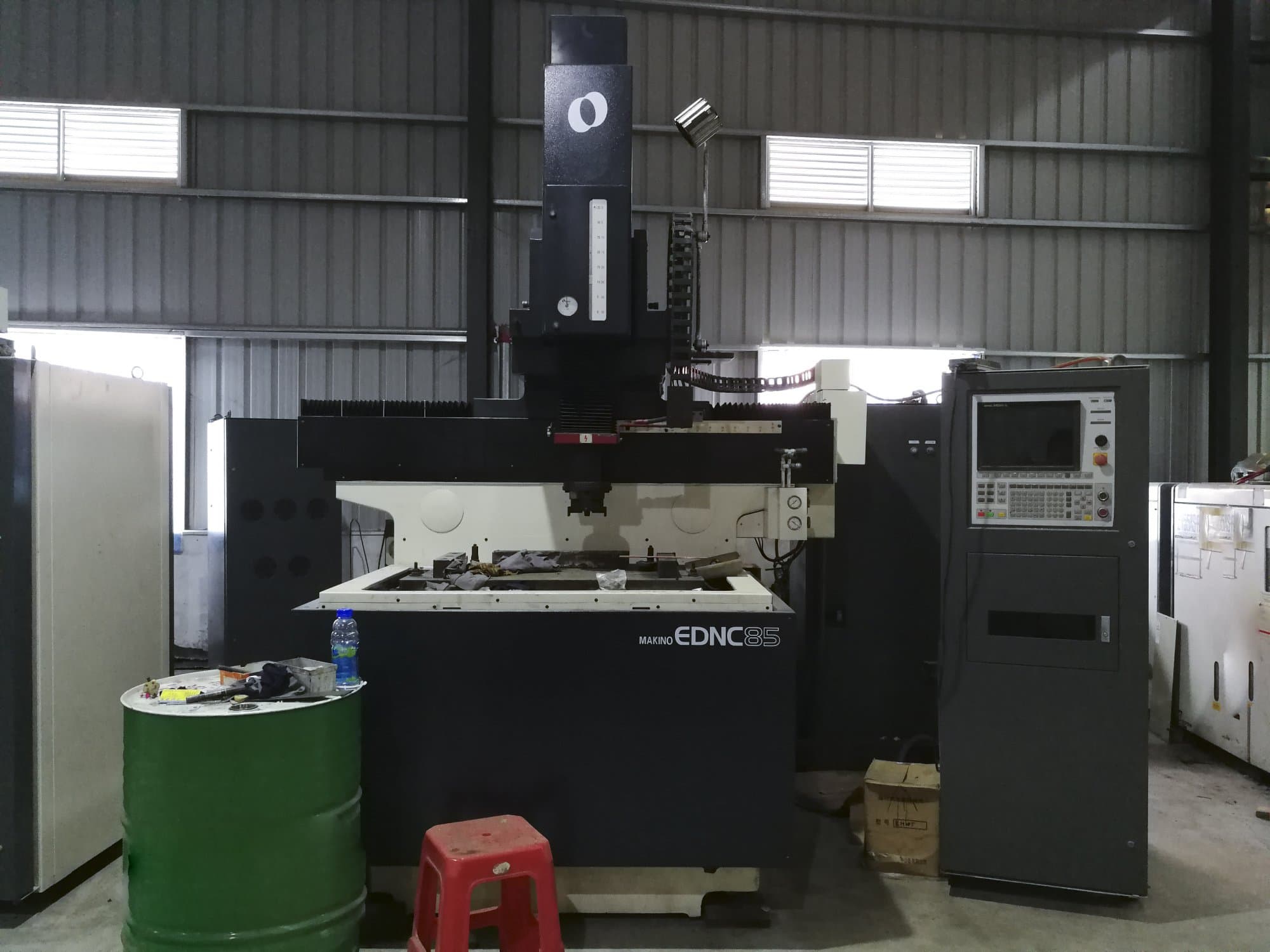 Masina Makino EDNC85   eestvaade