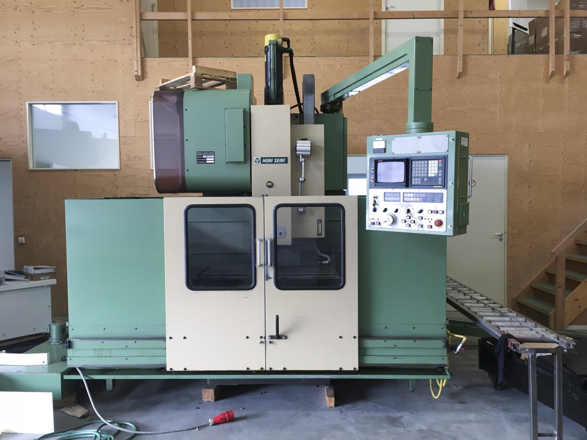 Masina MORI SEIKI MV-45/40   eestvaade