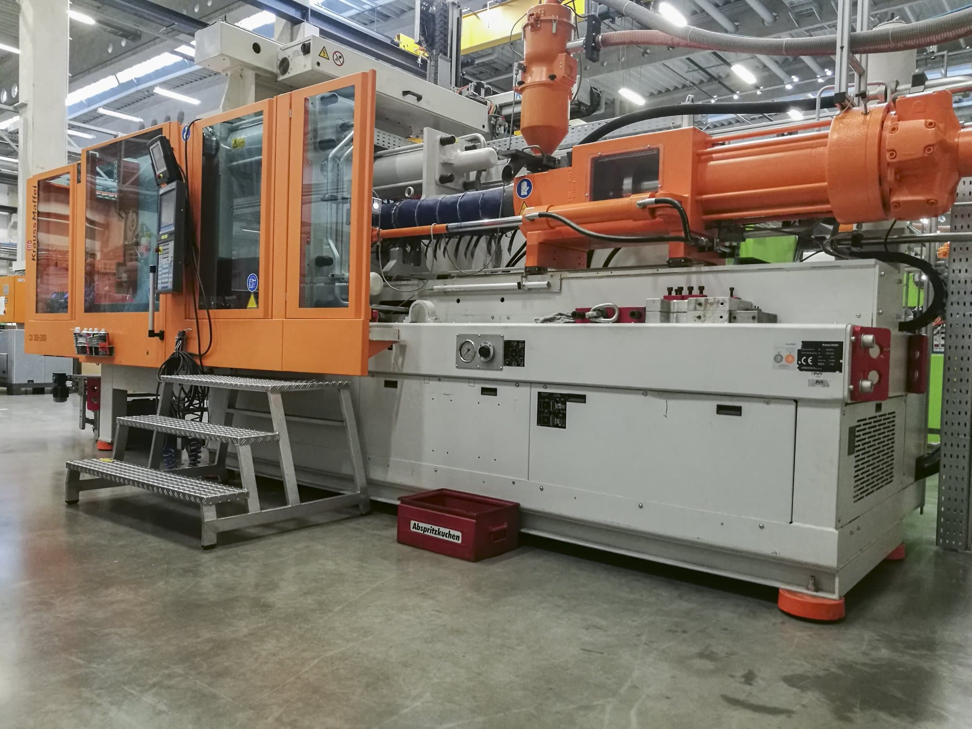 Masinavaade Krauss Maffei 300-2000 CX   paremalt