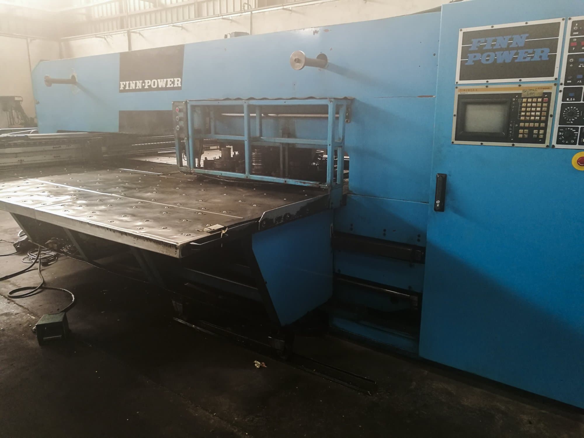 Masinavaade Finn-Power TP 2520 IF2   paremalt