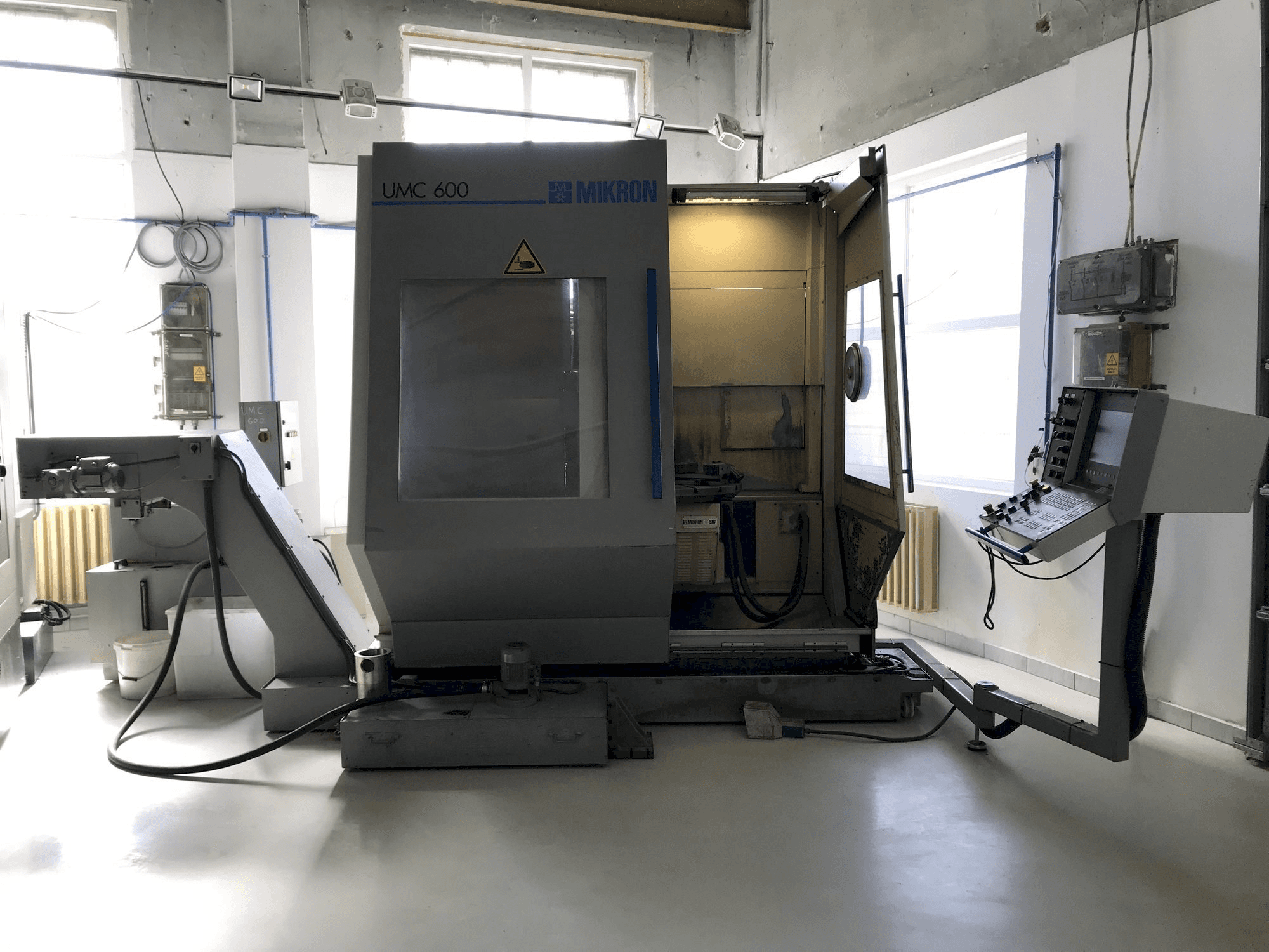 Masina MIKRON UMC 600 eestvaade