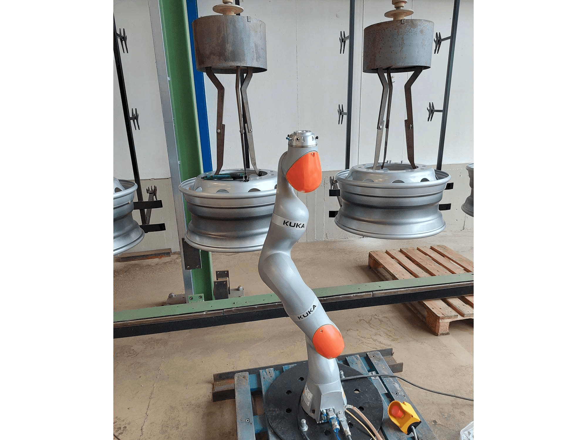 Masina KUKA LBR iiwa 7 eestvaade