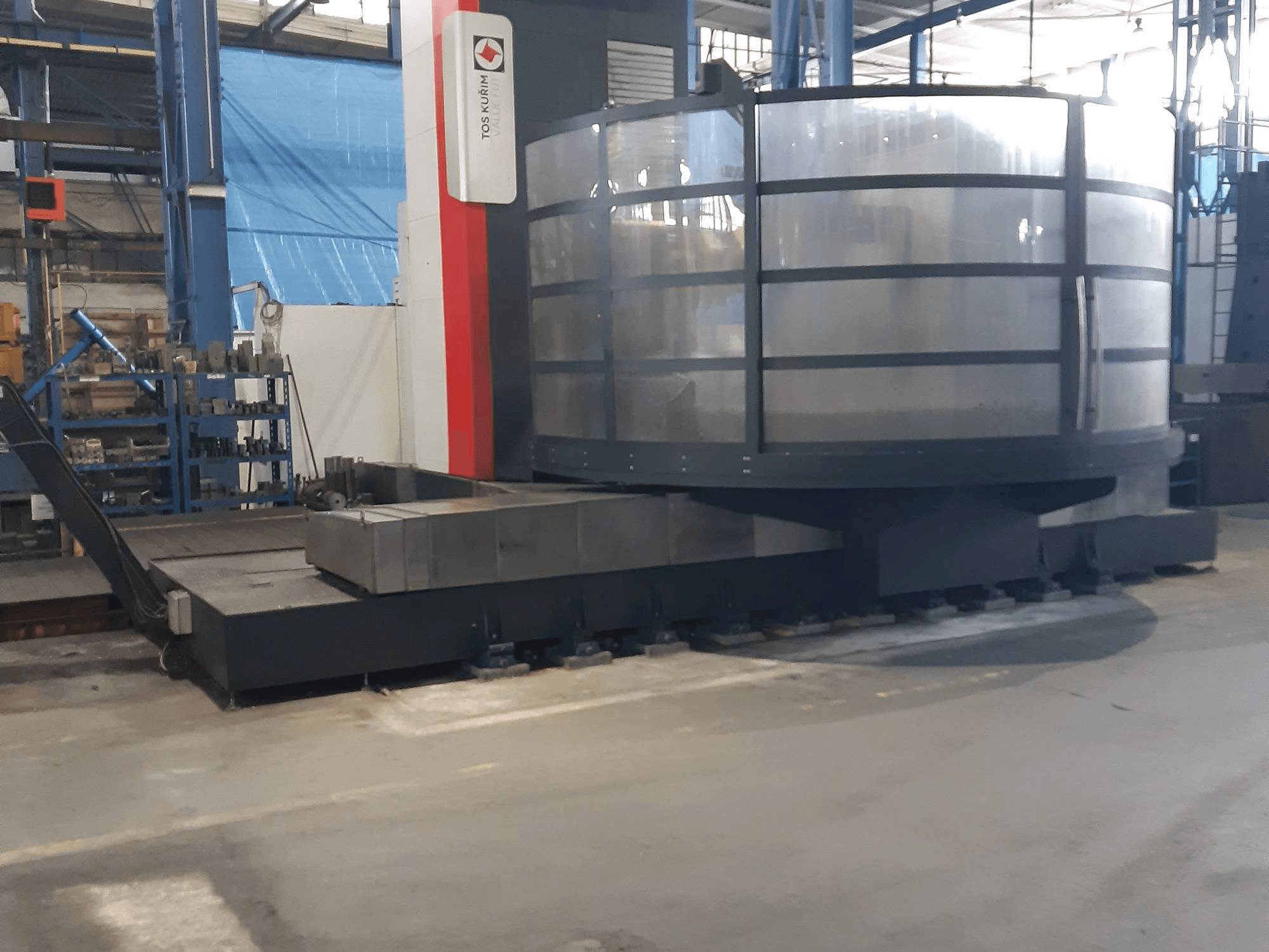 Masina TOS Kurim FUT 150 eestvaade