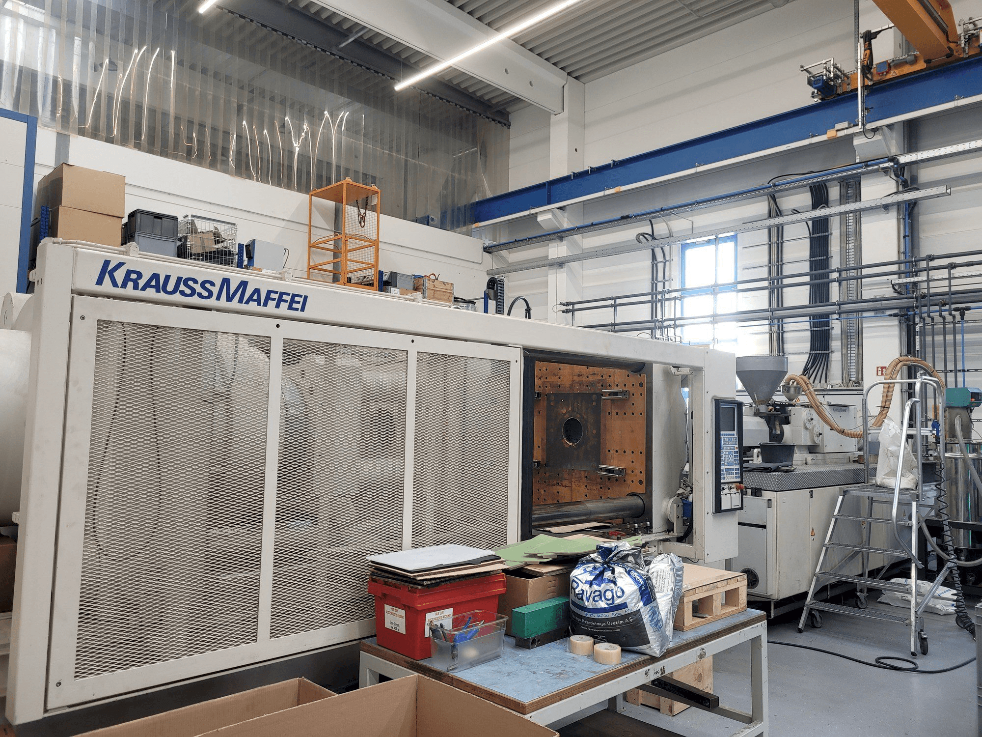 Masina Krauss Maffei 650-4350BM-MC4 eestvaade