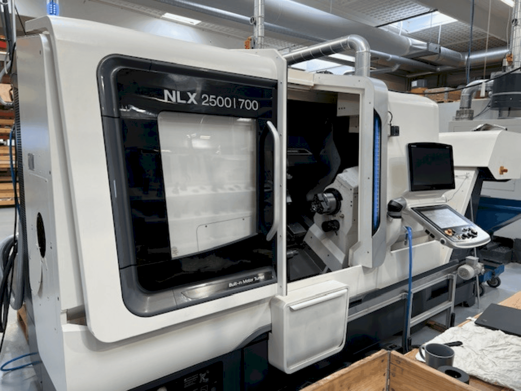 Masina DMG MORI NLX2500SY/700 eestvaade