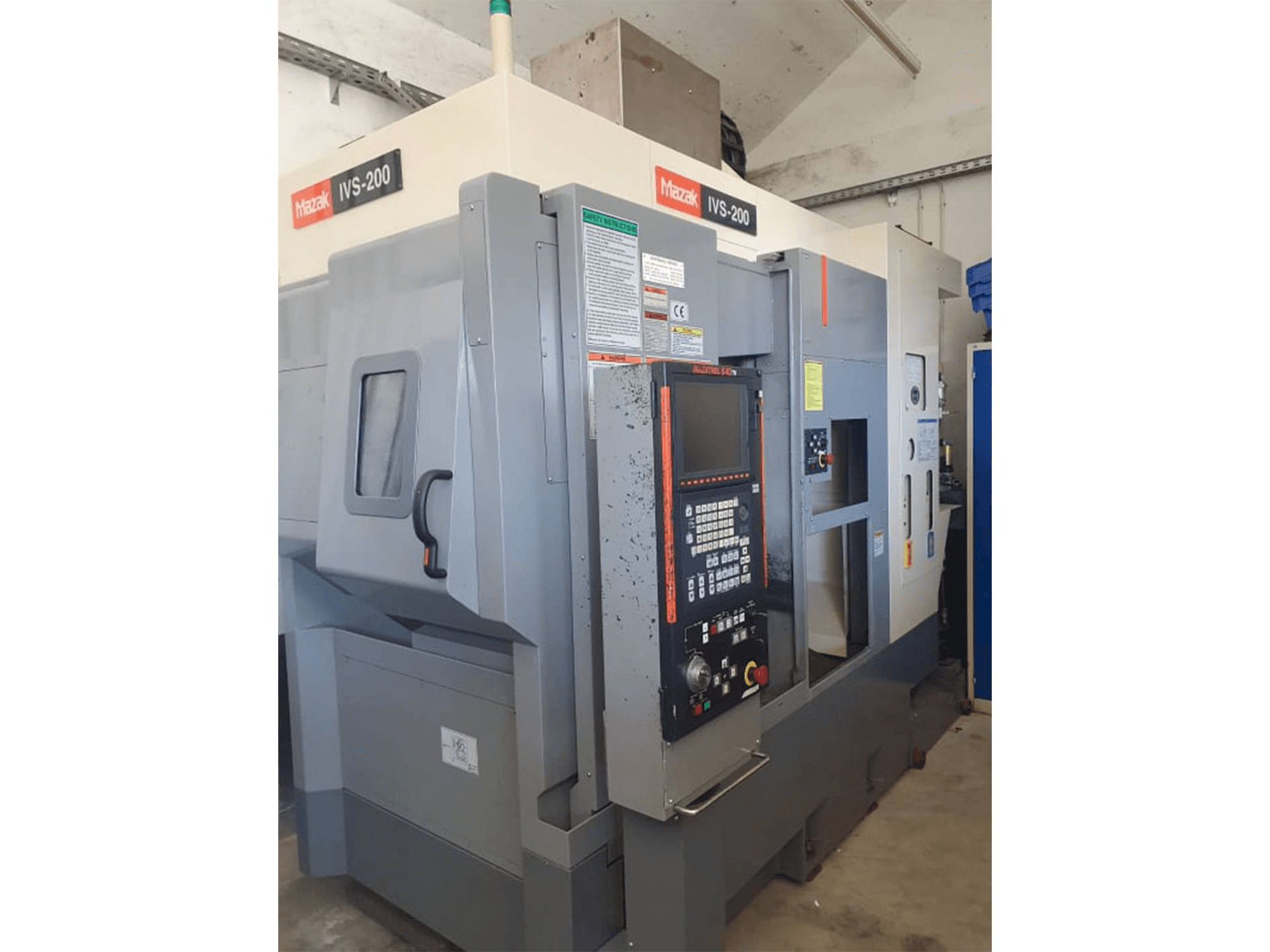 Masina Mazak IVS200 eestvaade