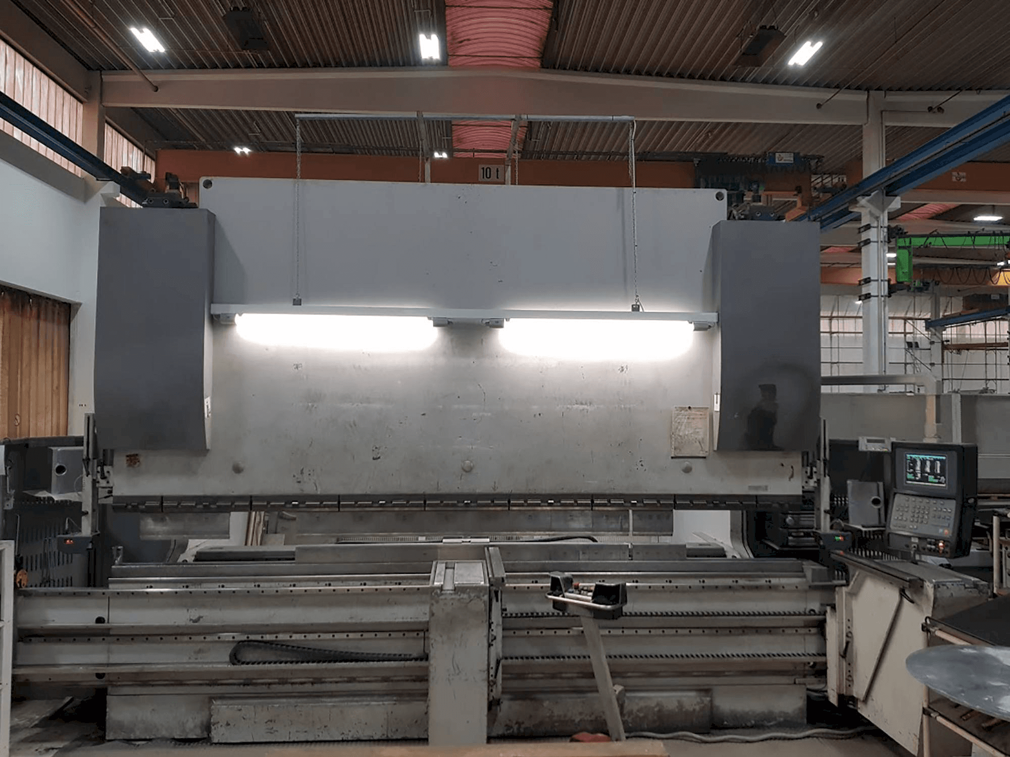 Masina EHT Multipress 300-40 eestvaade