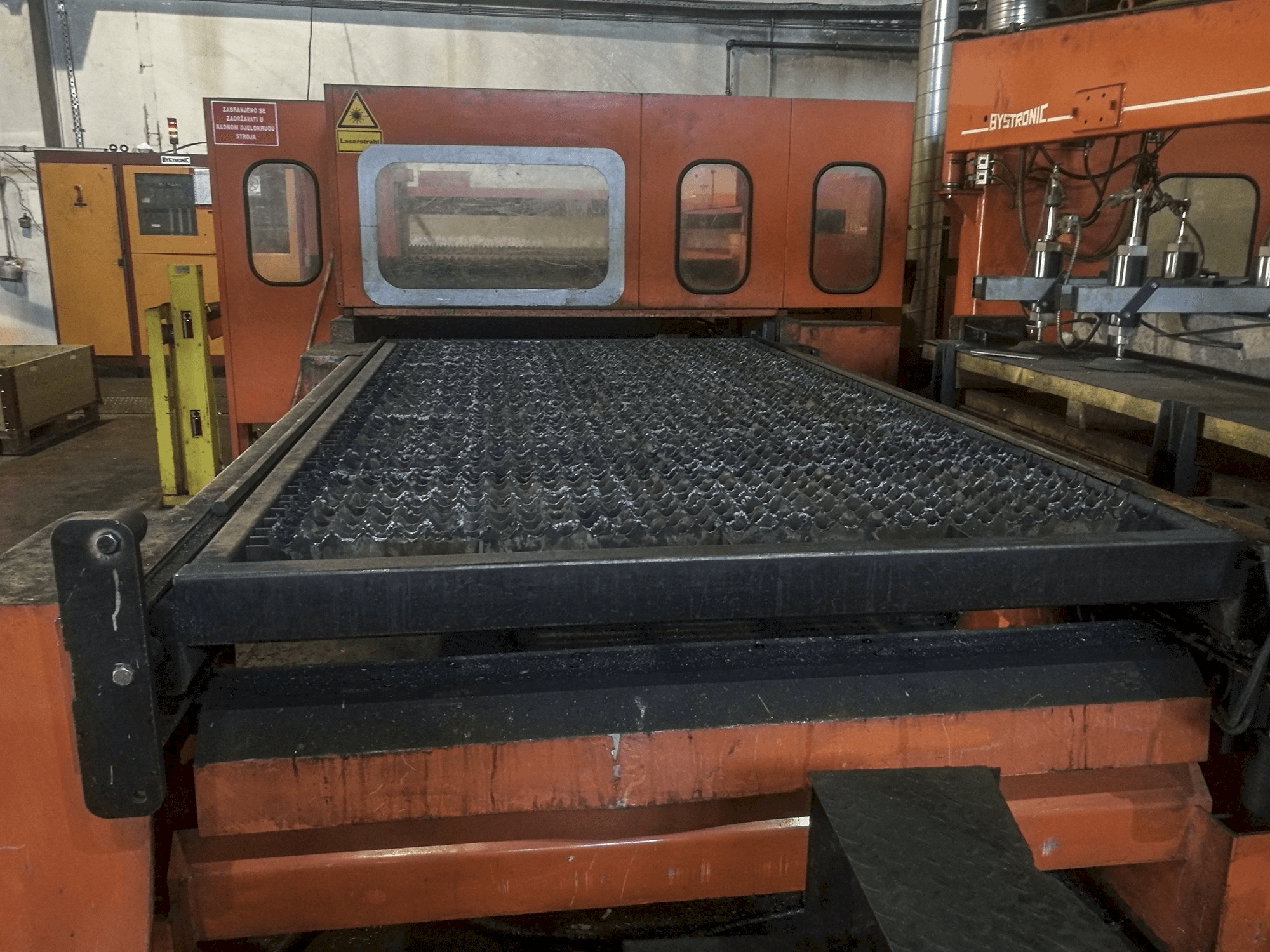 Masina Bystronic Bystar 3015 eestvaade