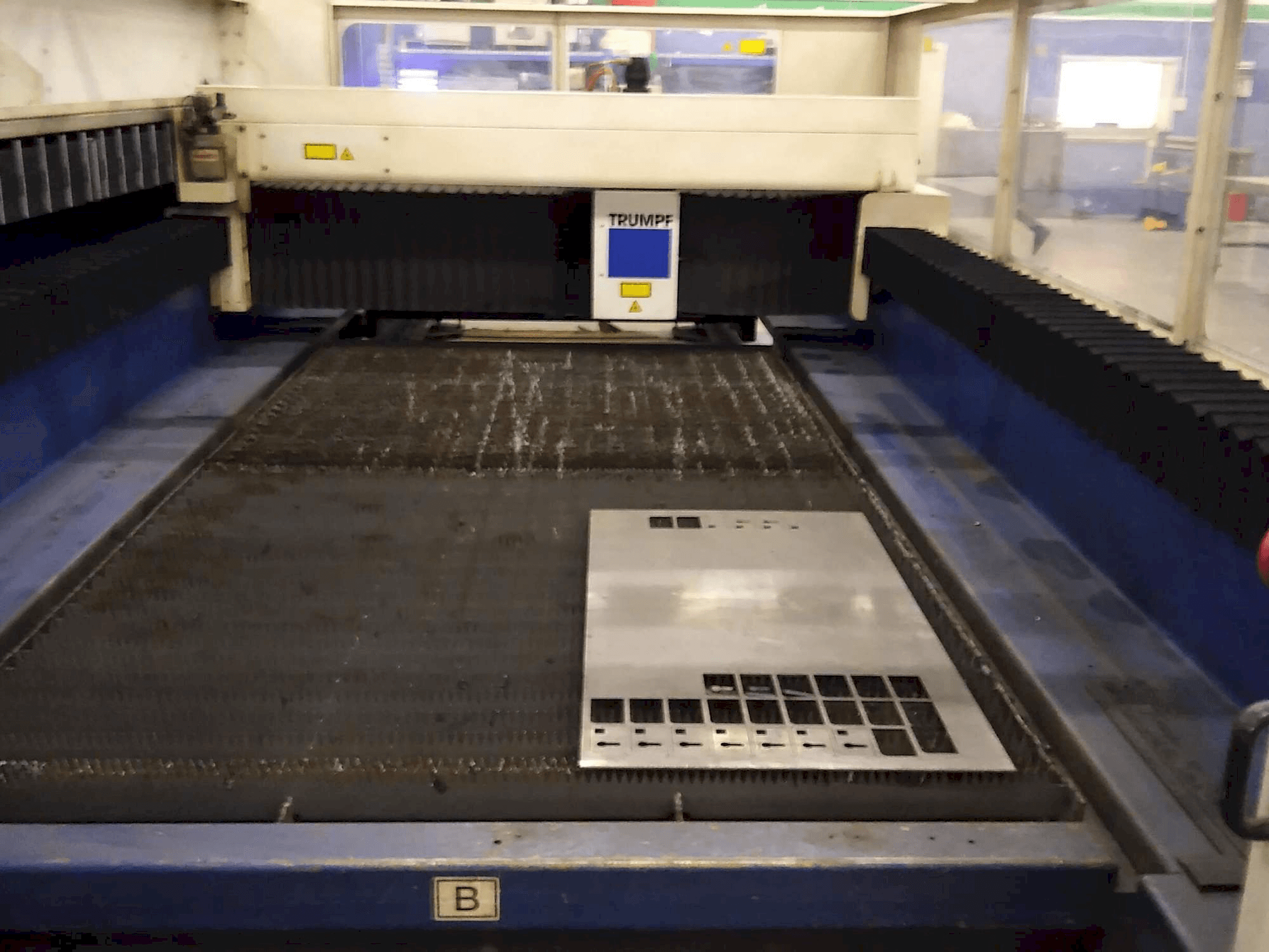 Masina Trumpf L3030 eestvaade