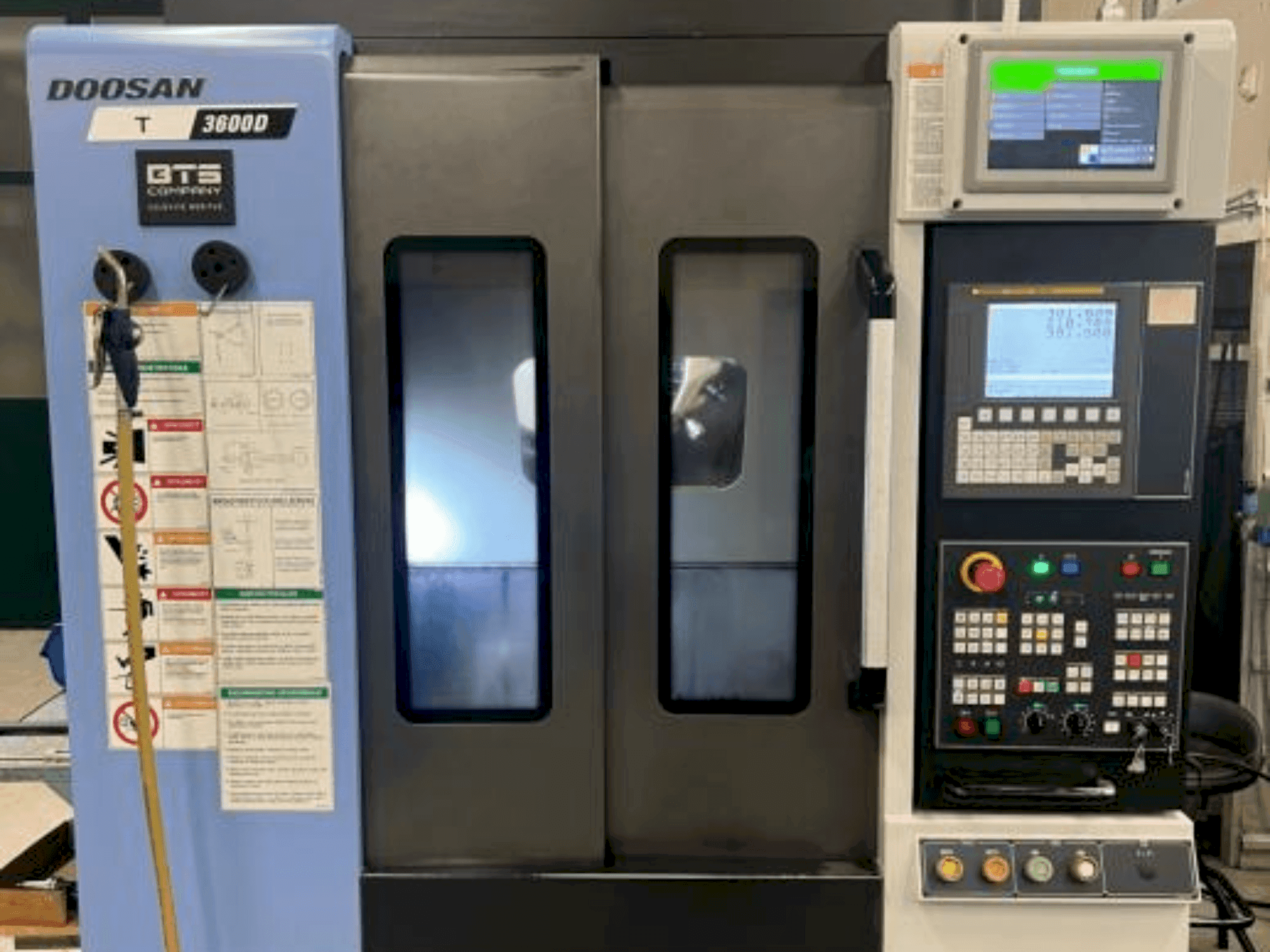 Masina DOOSAN T3600 D eestvaade