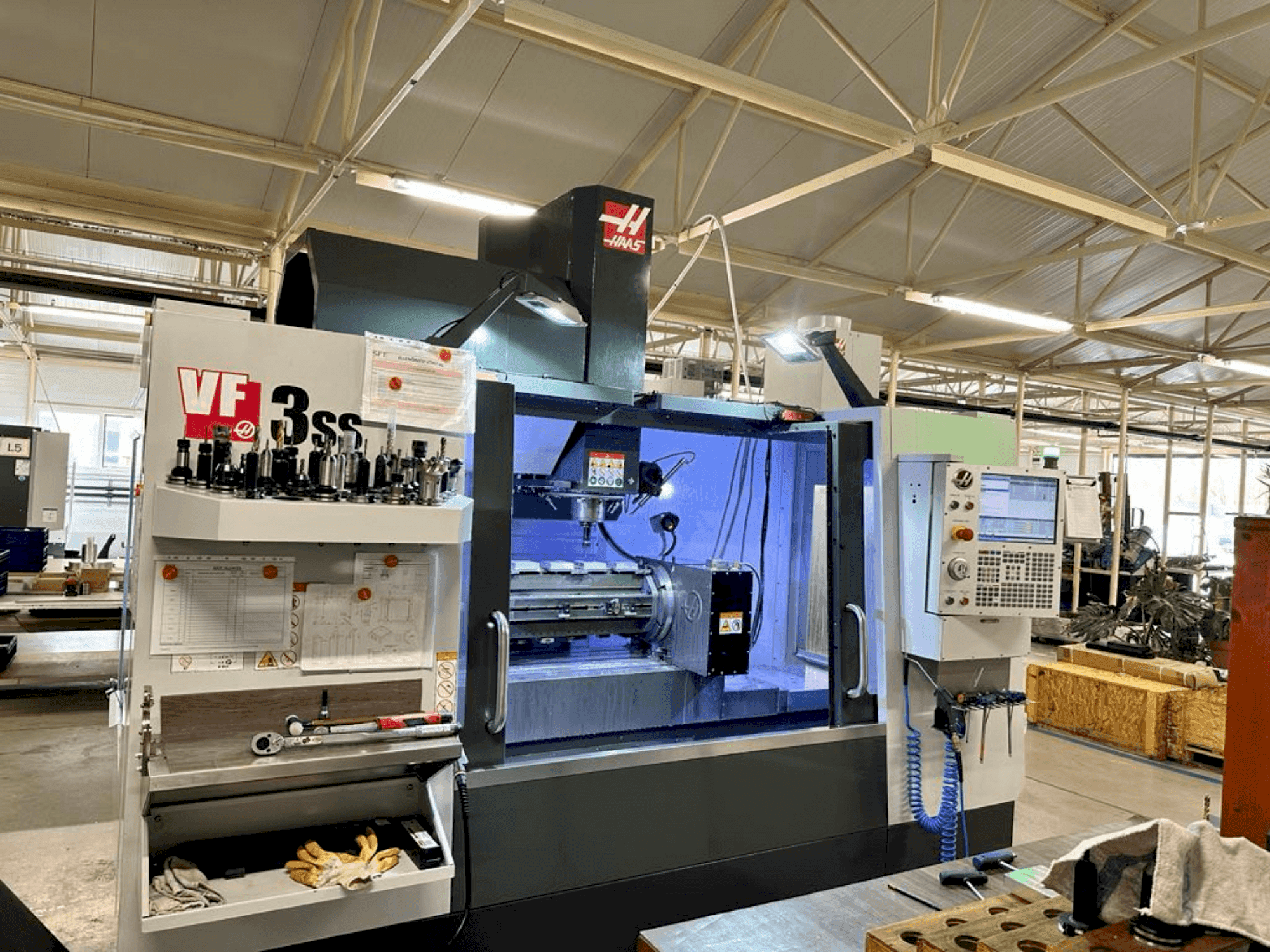 Masina HAAS VF-3SS eestvaade