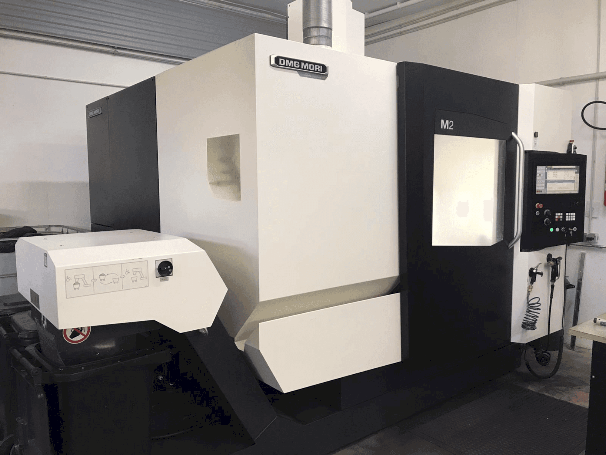 Masina DMG MORI M2 eestvaade