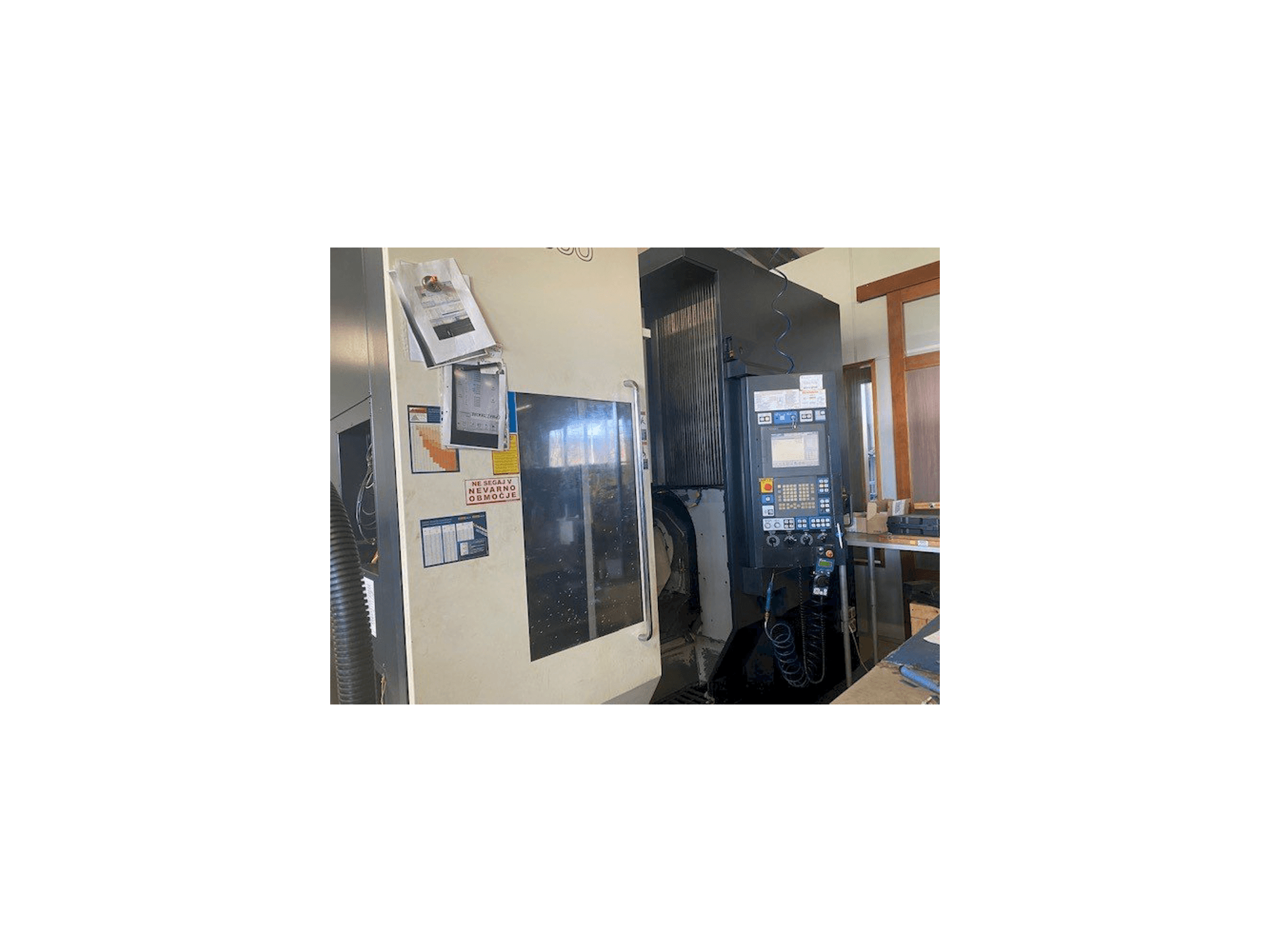 Masina Makino D500 eestvaade