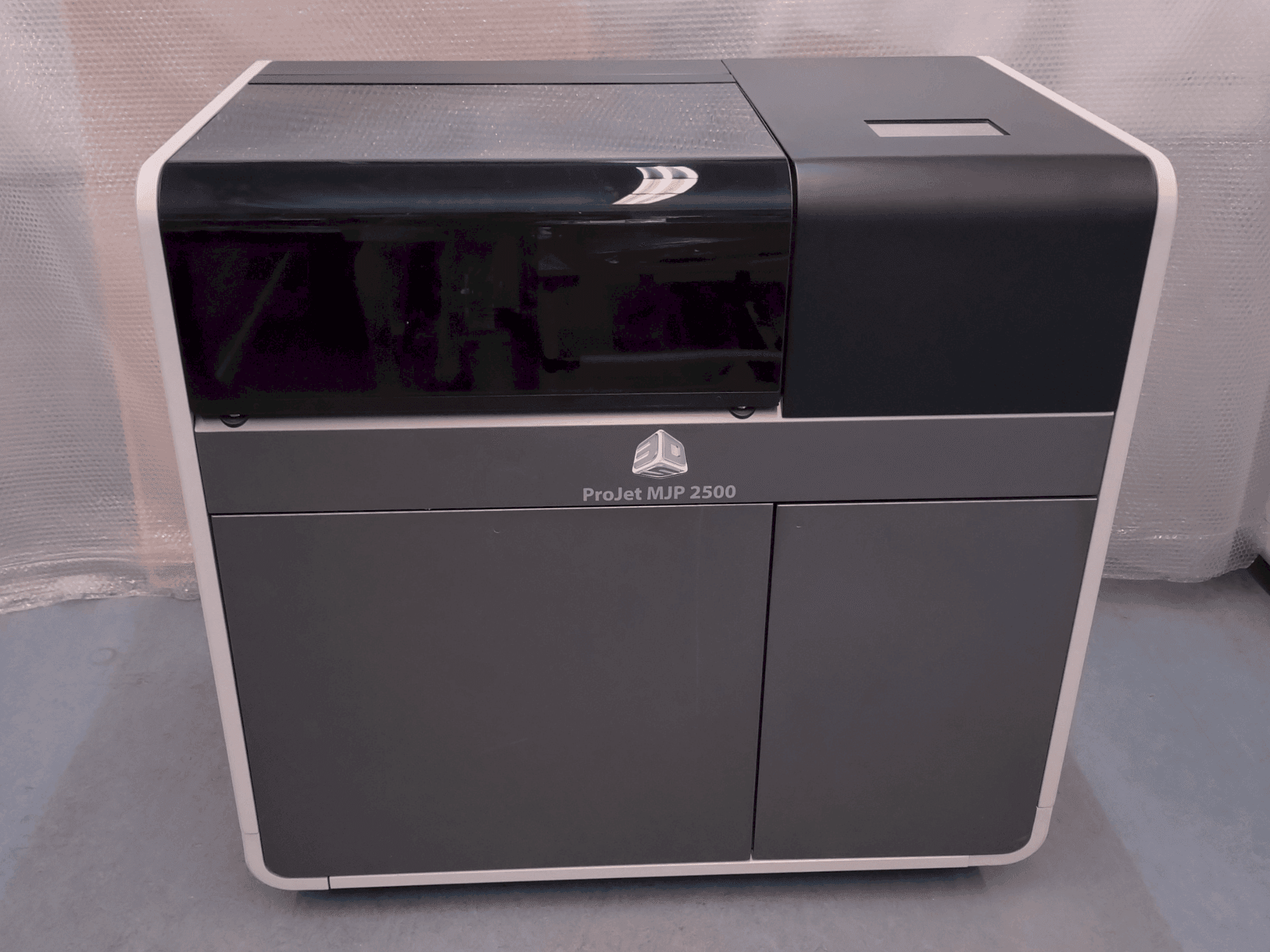 Masina 3DSYSTEMS ProJet 2500 Plus eestvaade