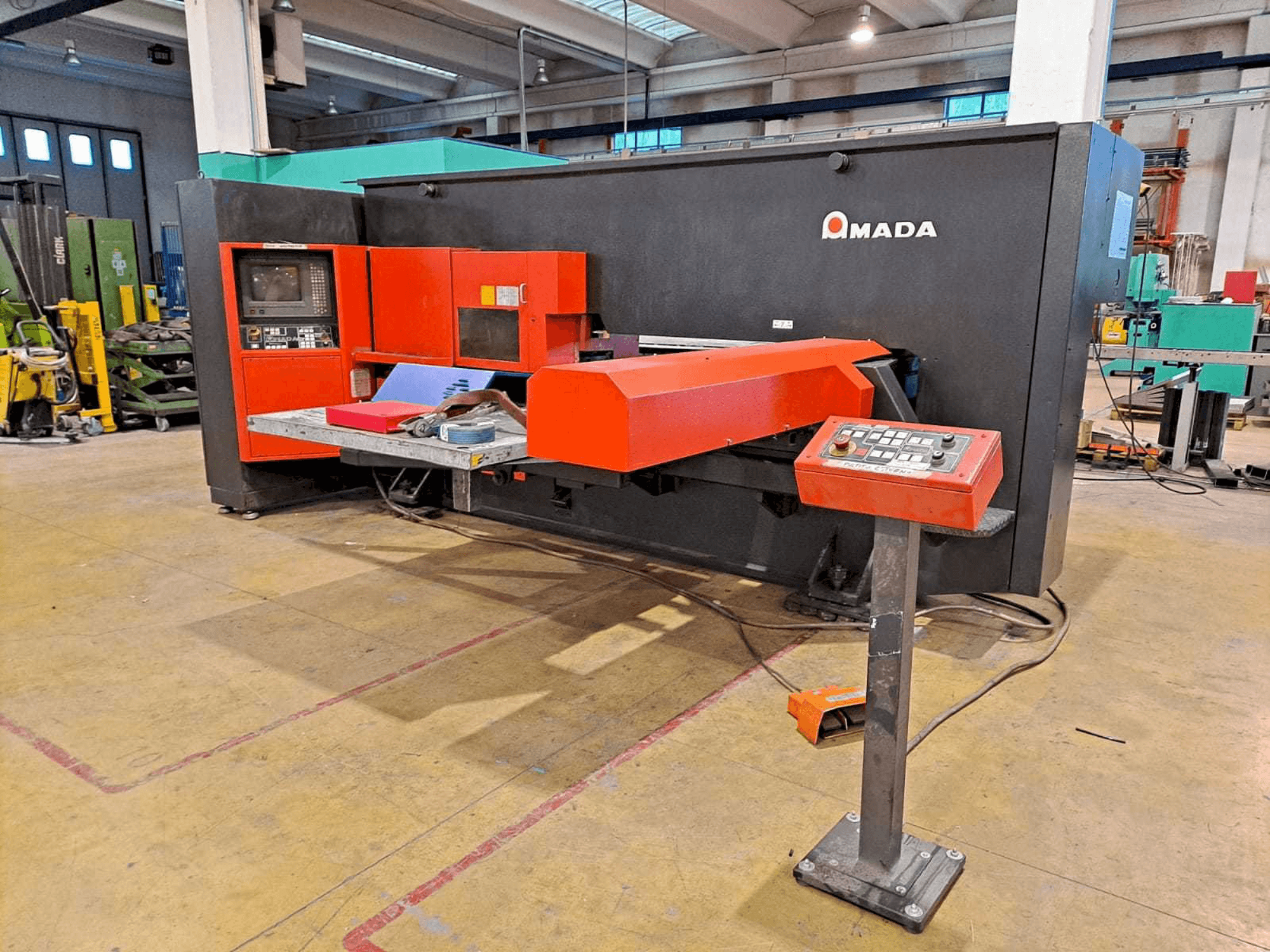 Masina AMADA ARCADE 212 eestvaade