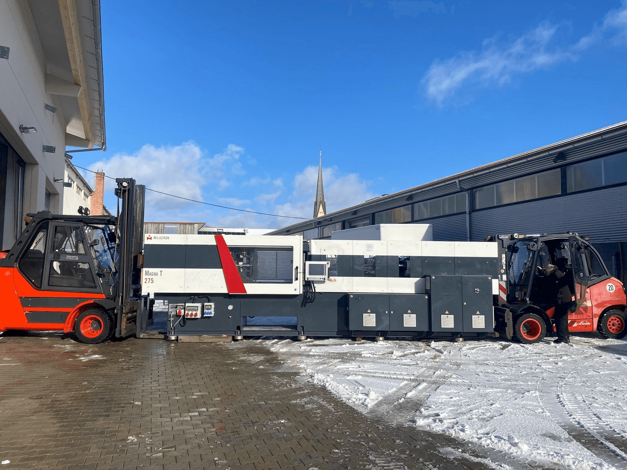 Masina Milacron Magna T (MTs) - 275 eestvaade
