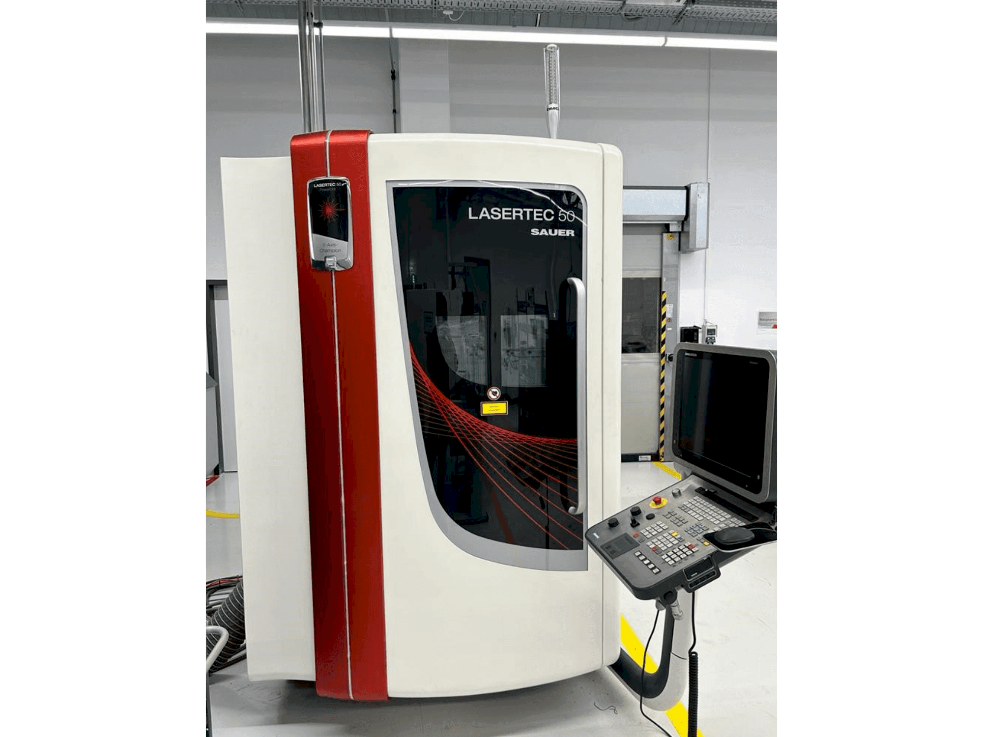 Masina DMG SAUER LASERTEC 50 eestvaade