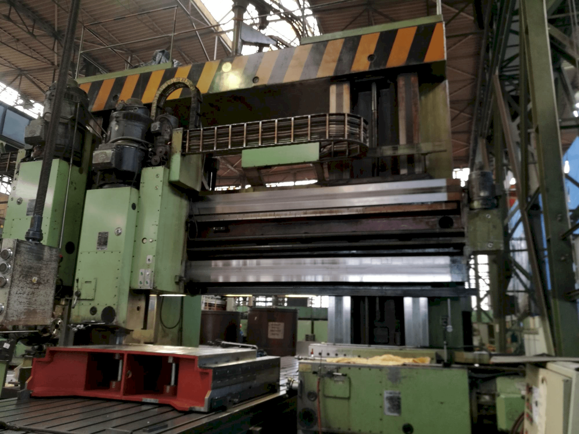 Masina TOS FRV-D 20 x 40 eestvaade