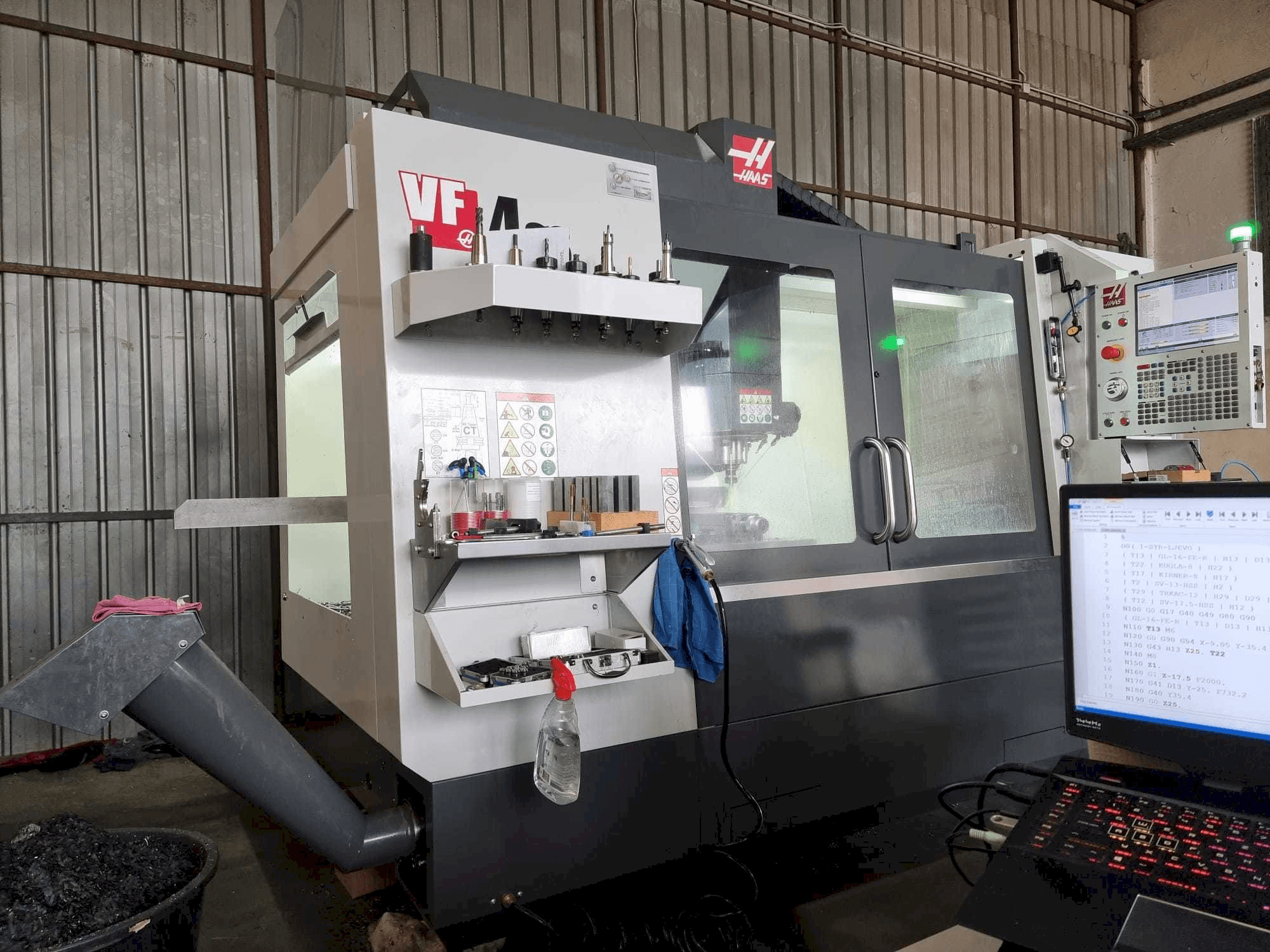 Masina HAAS VF4SS eestvaade