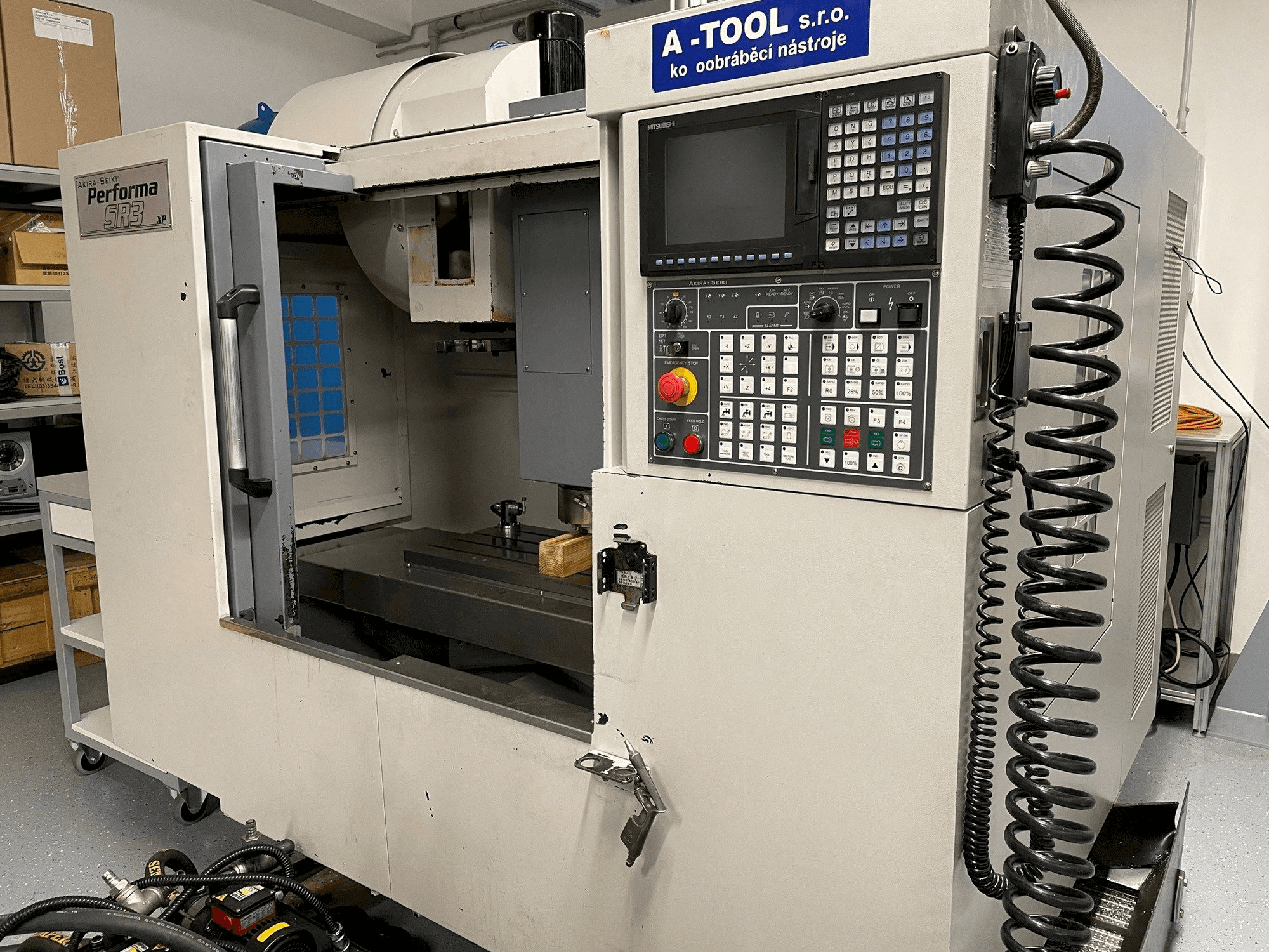 Masina Akira Seiki SR3XP eestvaade