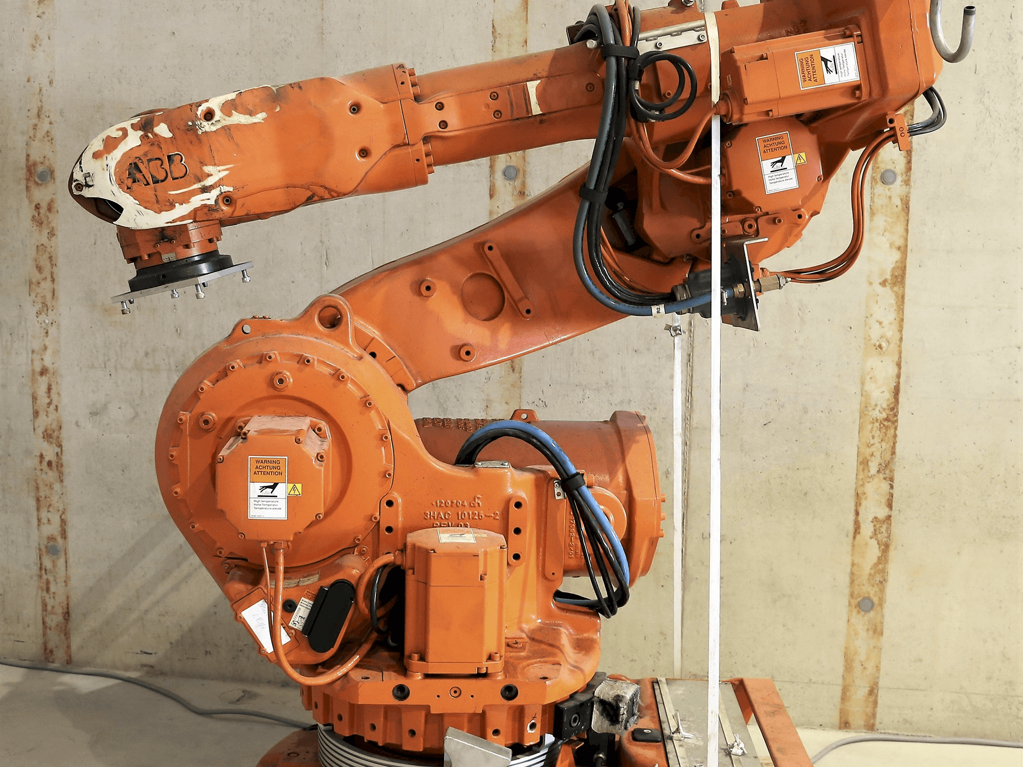 Masina ABB 6600 eestvaade