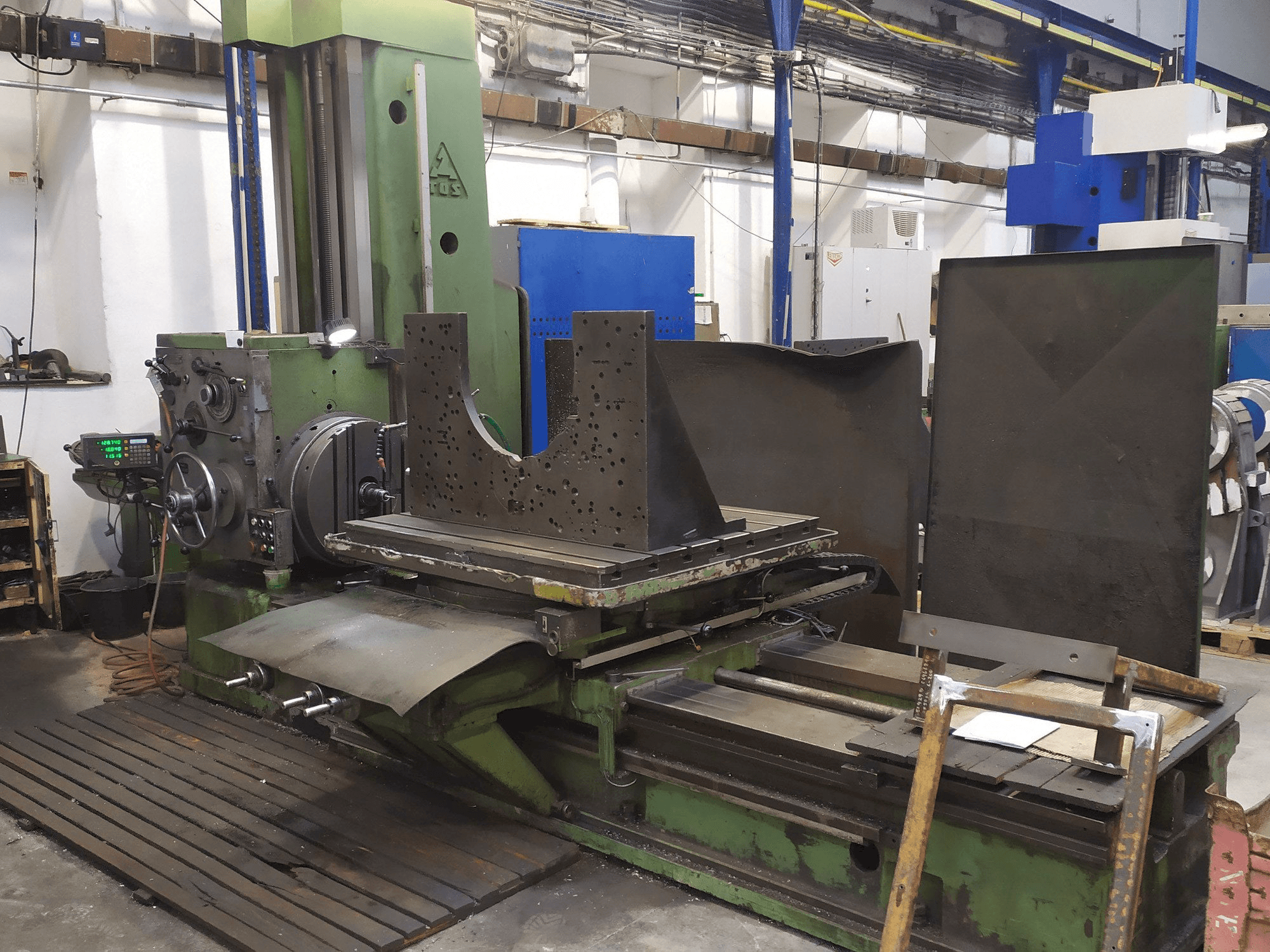 Masina TOS H 100 eestvaade