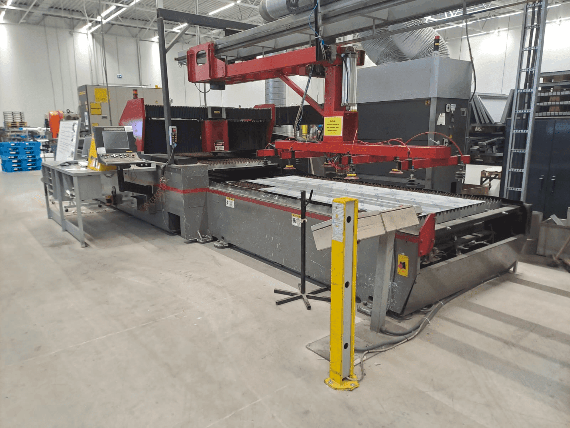 Masina Cincinnati CL-800 5 x 10 eestvaade