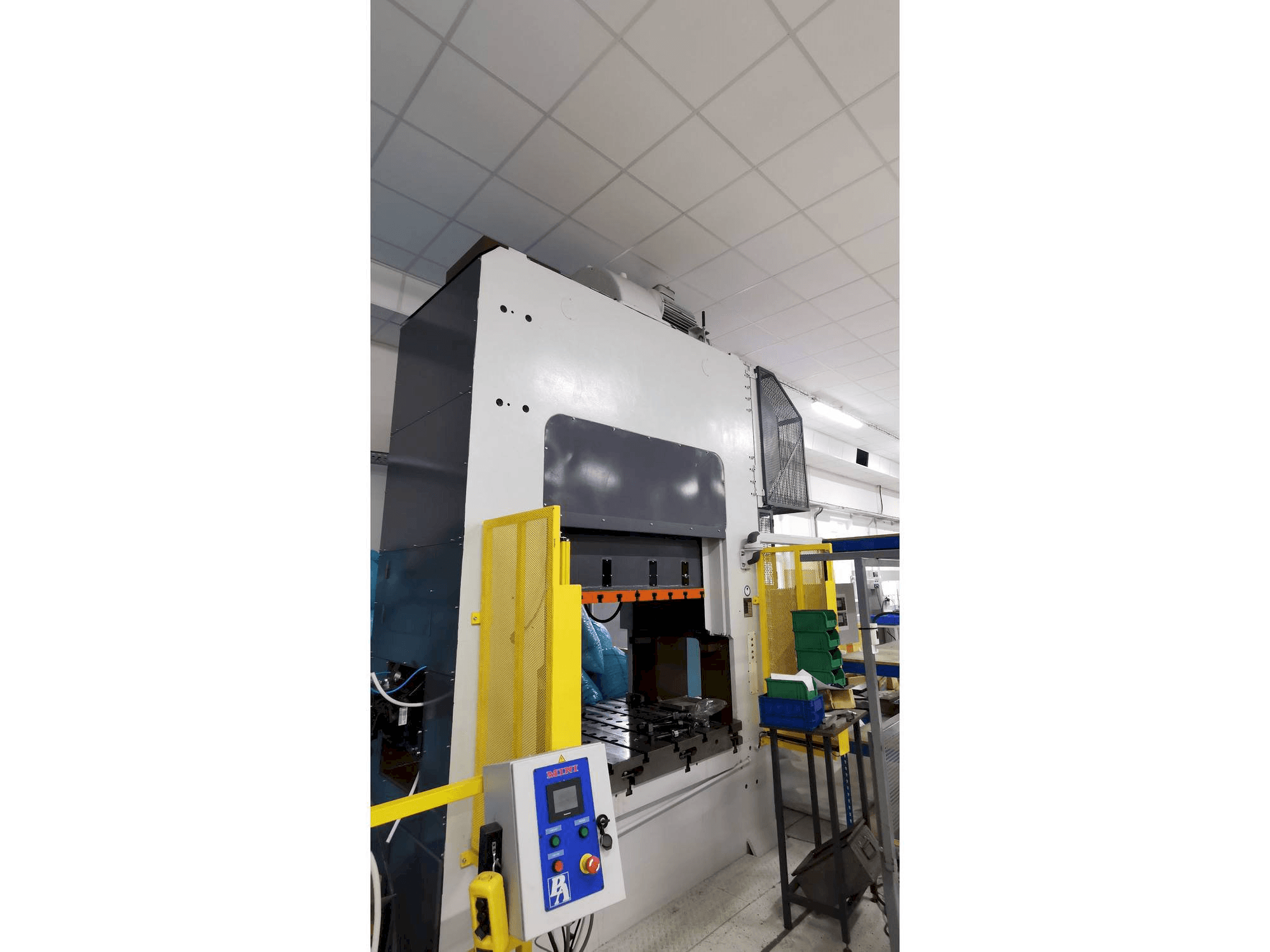 Masina SMERAL LKT 250D eestvaade