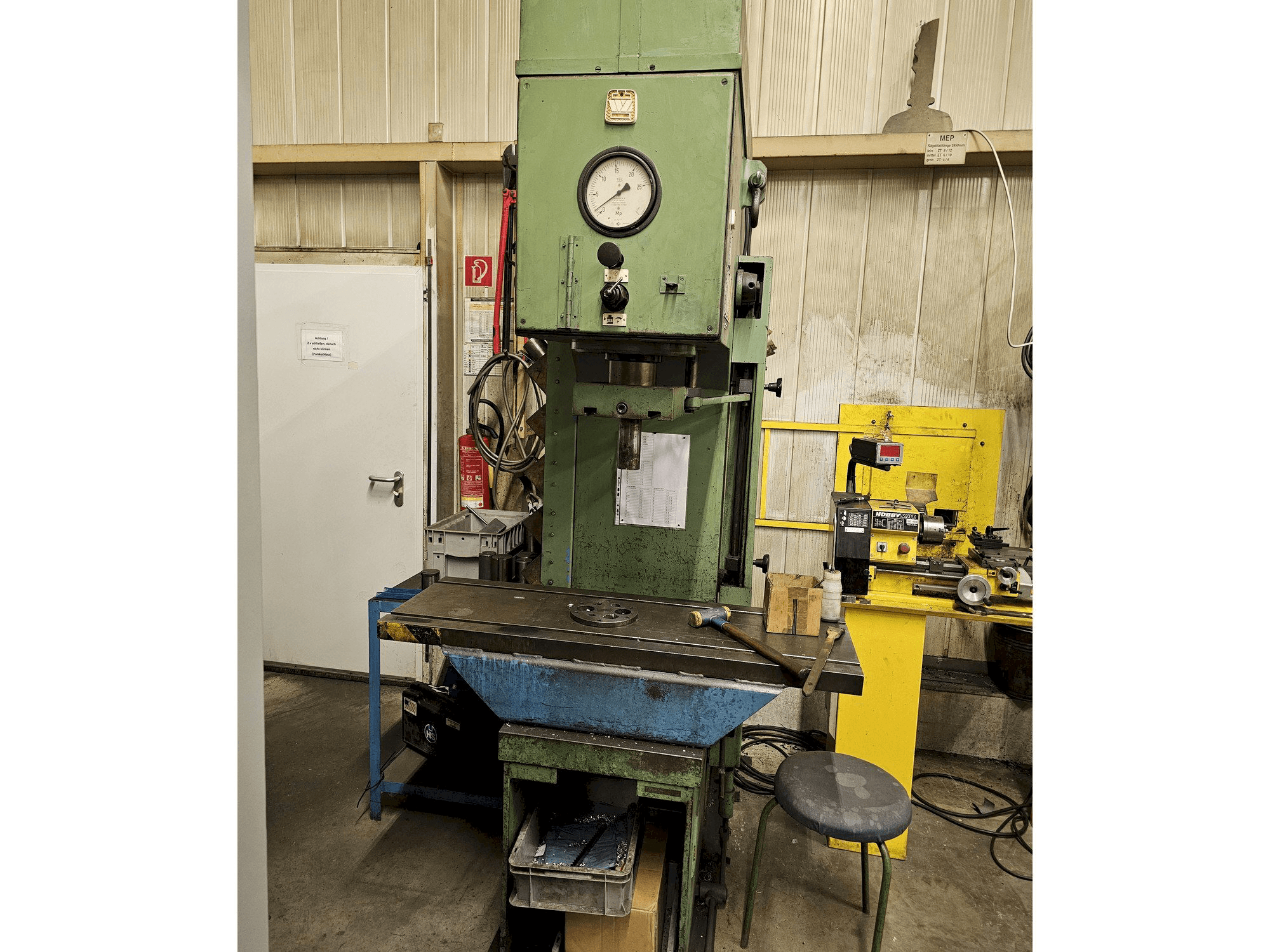 Masina VEB PYE/25/1 eestvaade