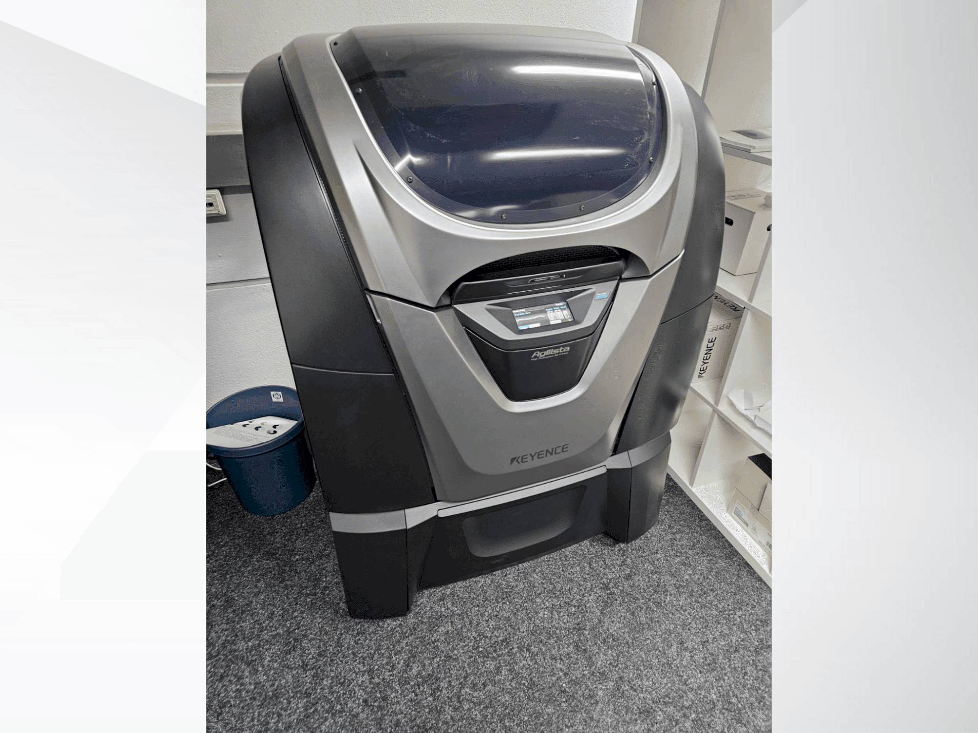 Masina KEYENCE Agilista 3200 W eestvaade