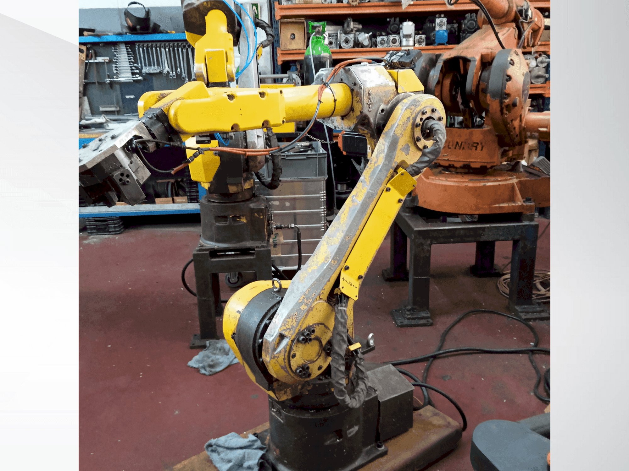 Masina FANUC M-16iB eestvaade