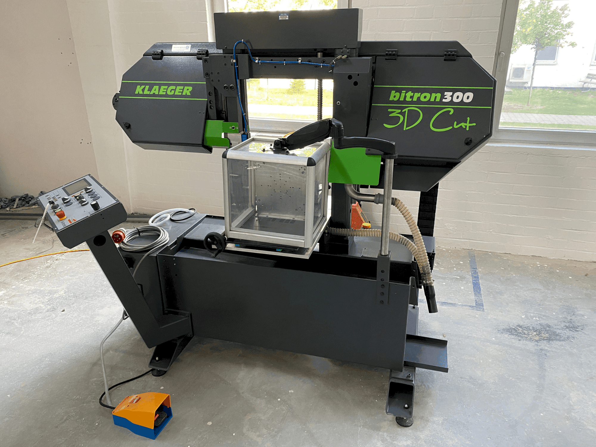 Masina Klaeger Bitron 300 3D Cut eestvaade
