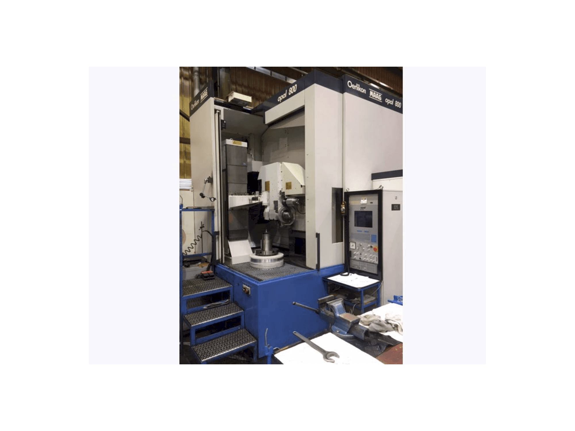 Masina Oerlikon MAAG OPAL 800 eestvaade