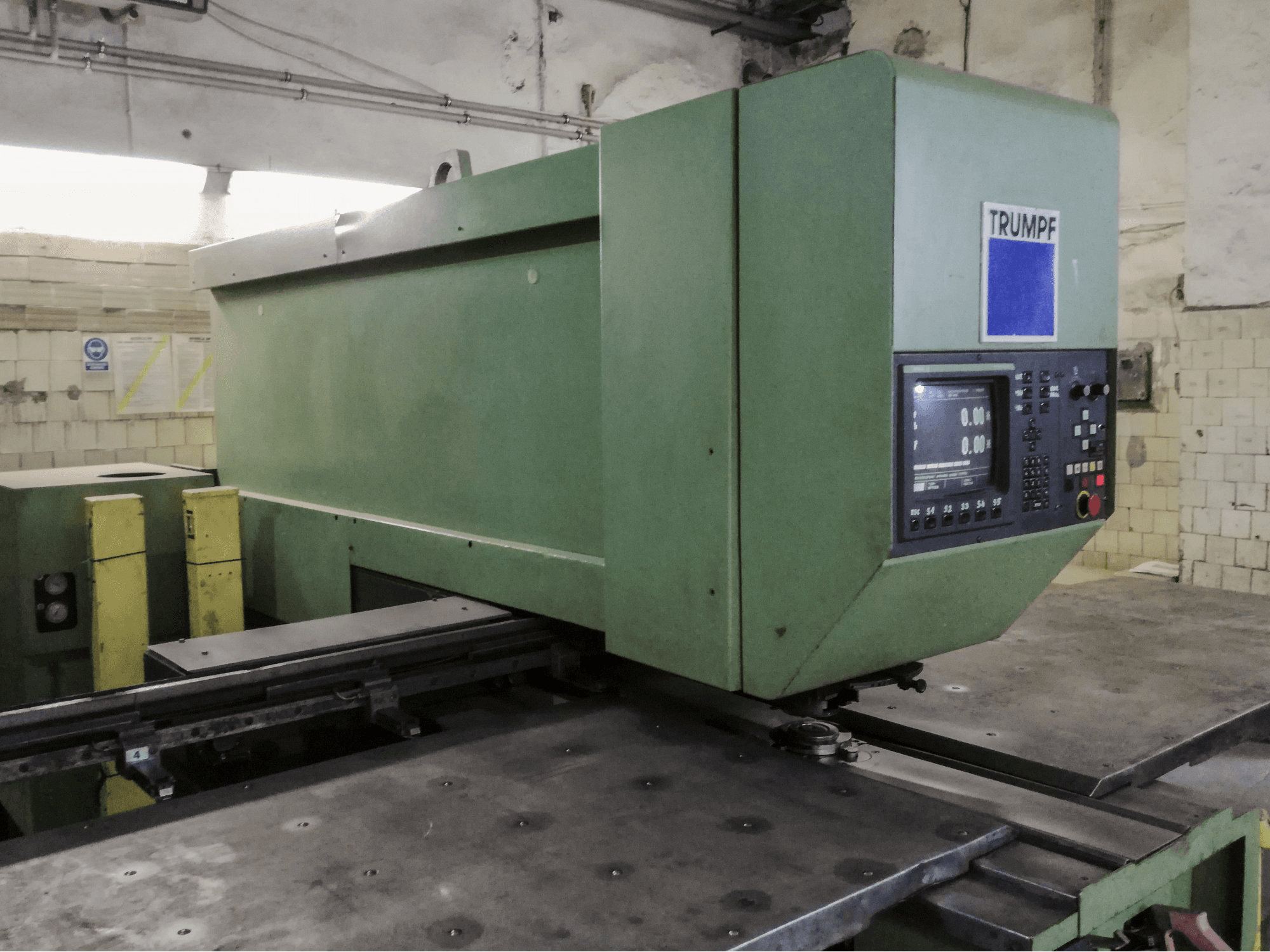 Masinavaade Trumpf Trumatic 235 vasakult