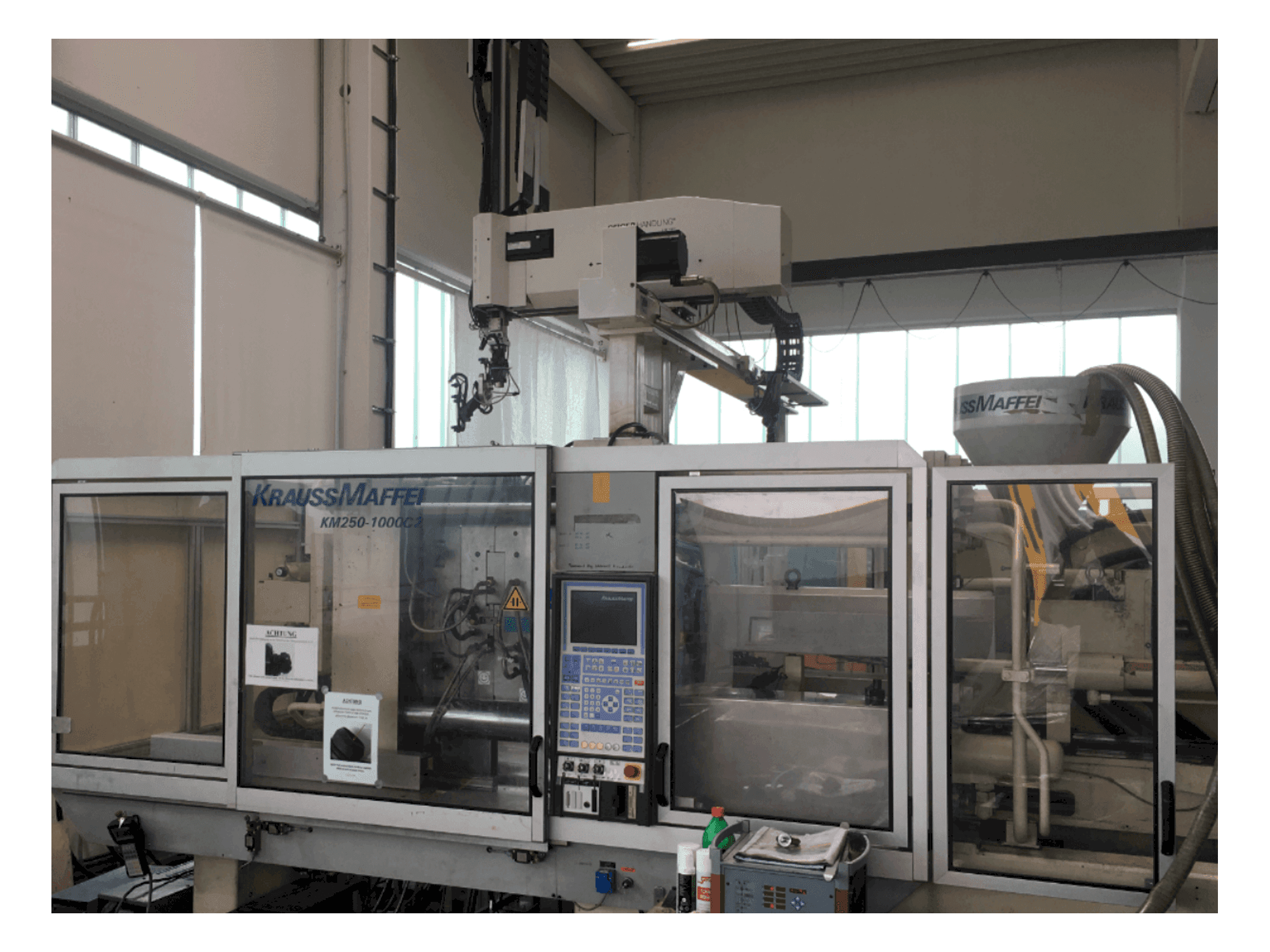 Masina Krauss Maffei 250-1000 C2 eestvaade