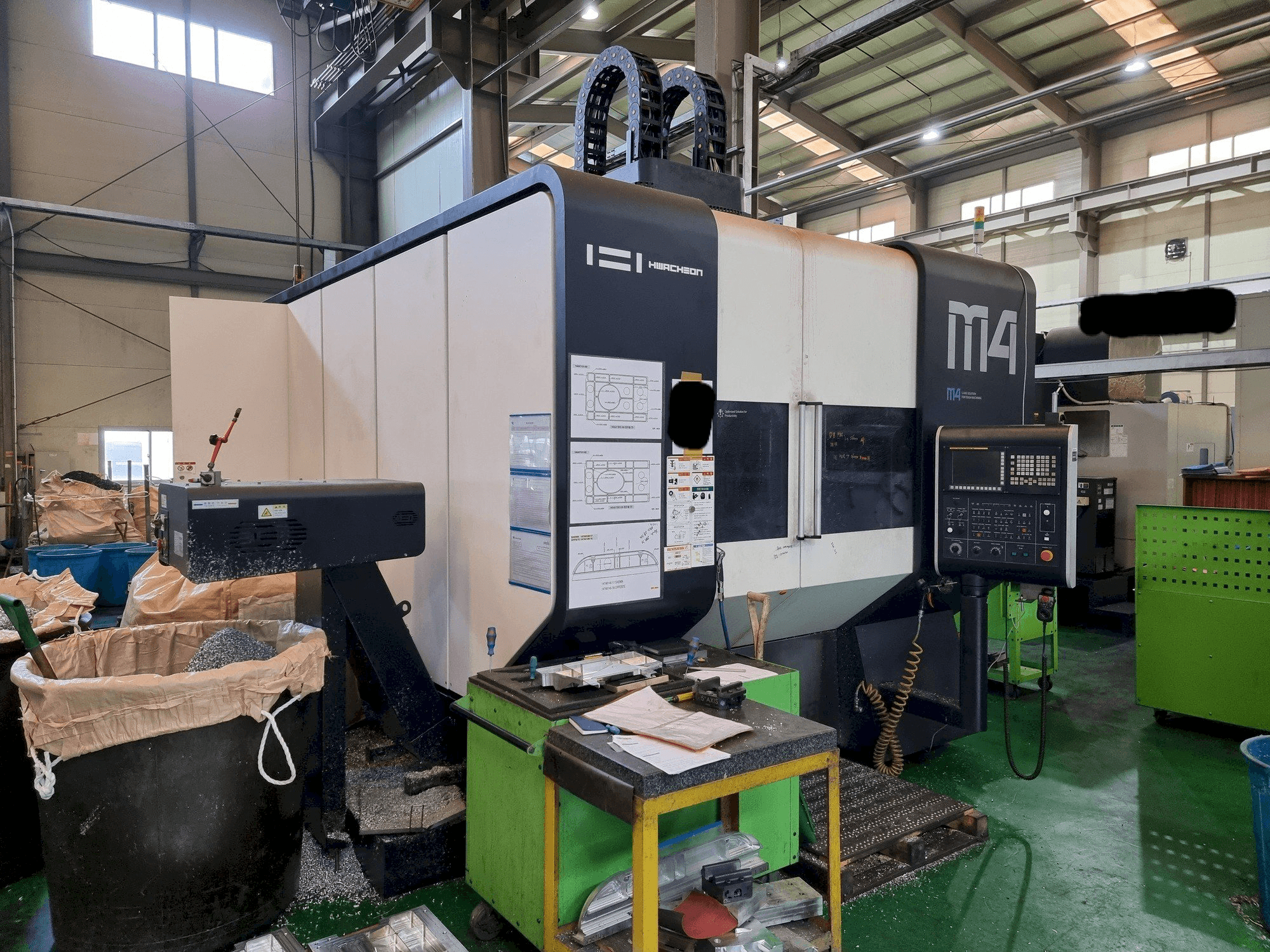 Masina HWACHEON M4-5AX eestvaade