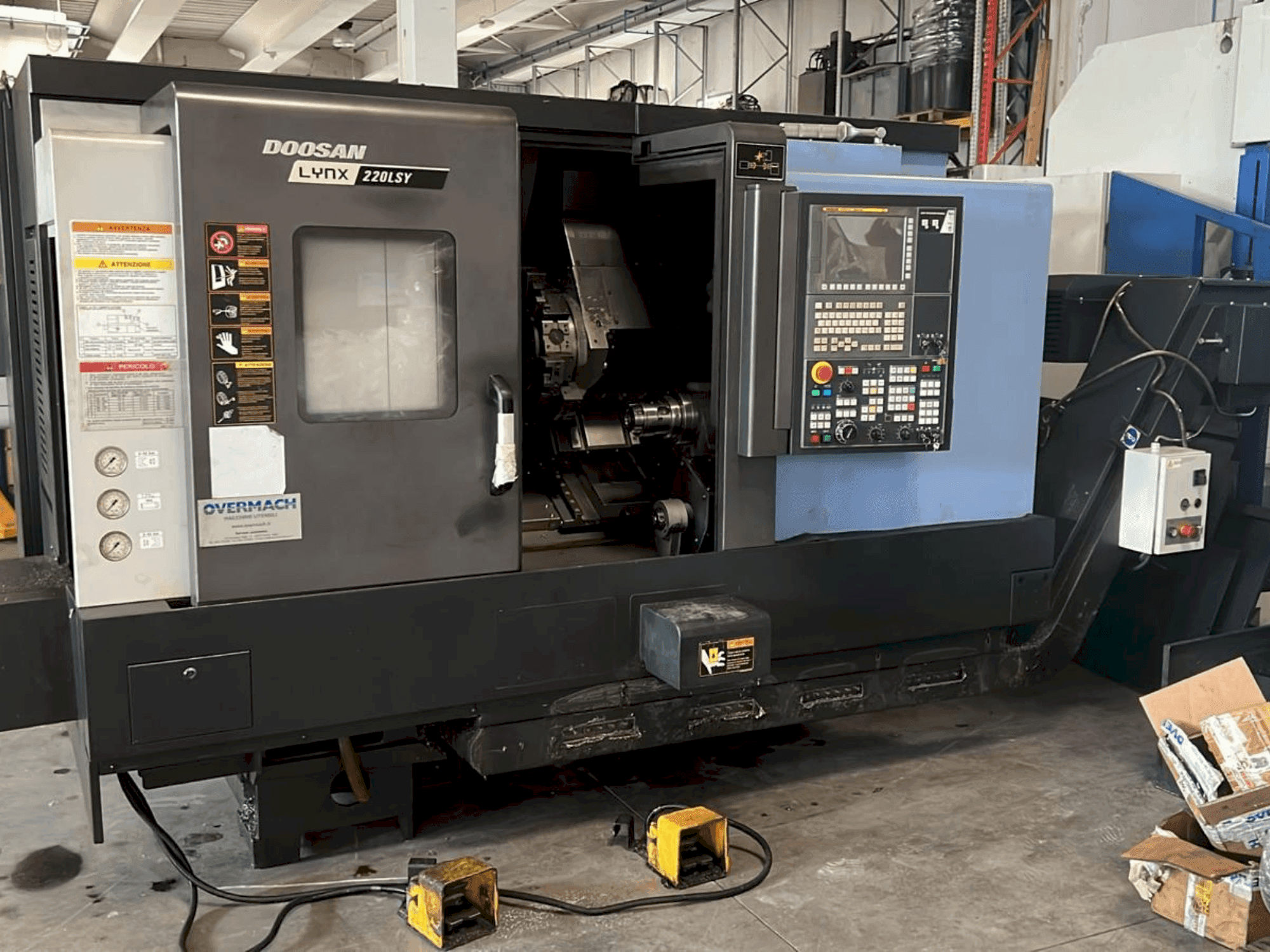 Masina DOOSAN DOOSAN LYNX 220LSY eestvaade