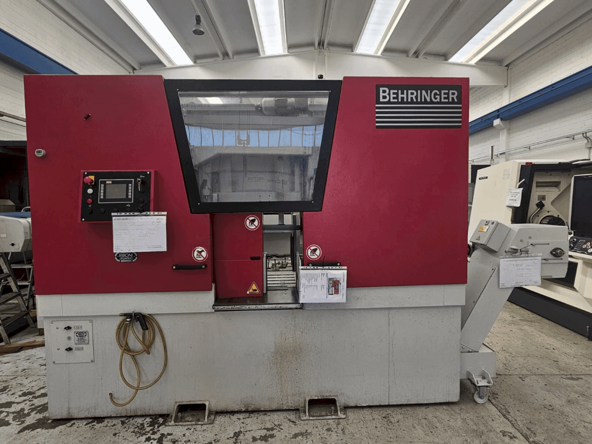 Masina Behringer HBE 511 A eestvaade