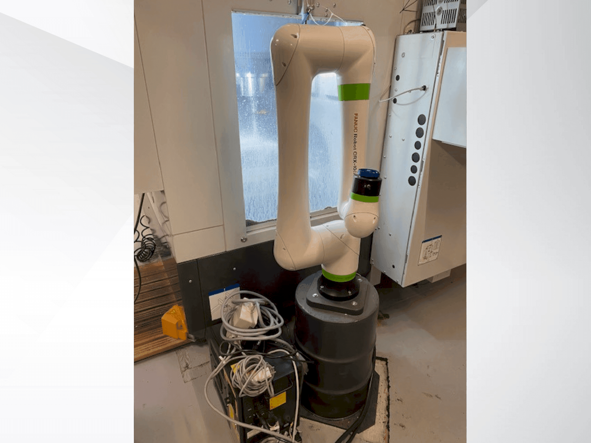 Masina FANUC CRX10iA eestvaade