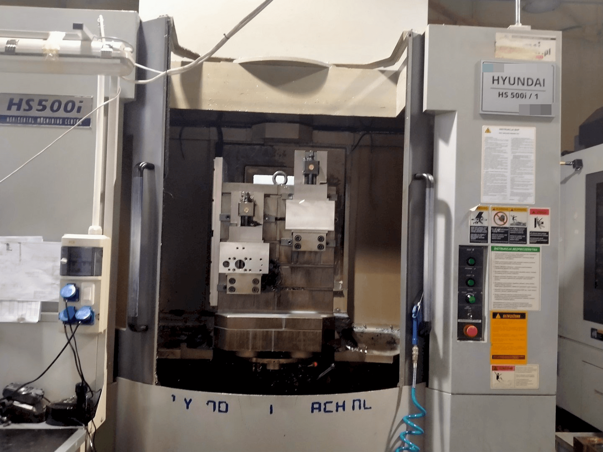 Masina Hyundai Kia HS500i eestvaade