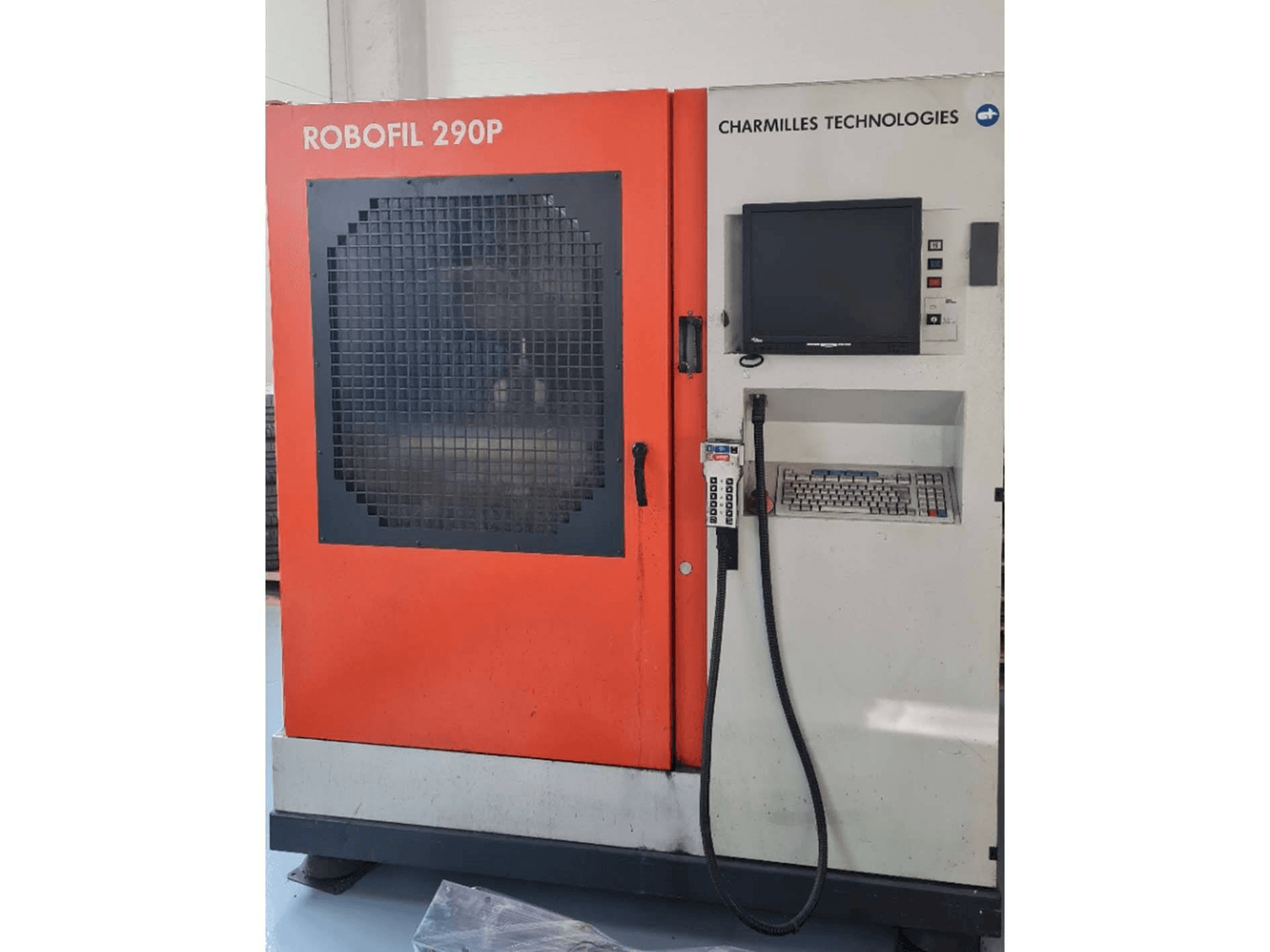 Masina CHARMILLES Robofil 290P eestvaade