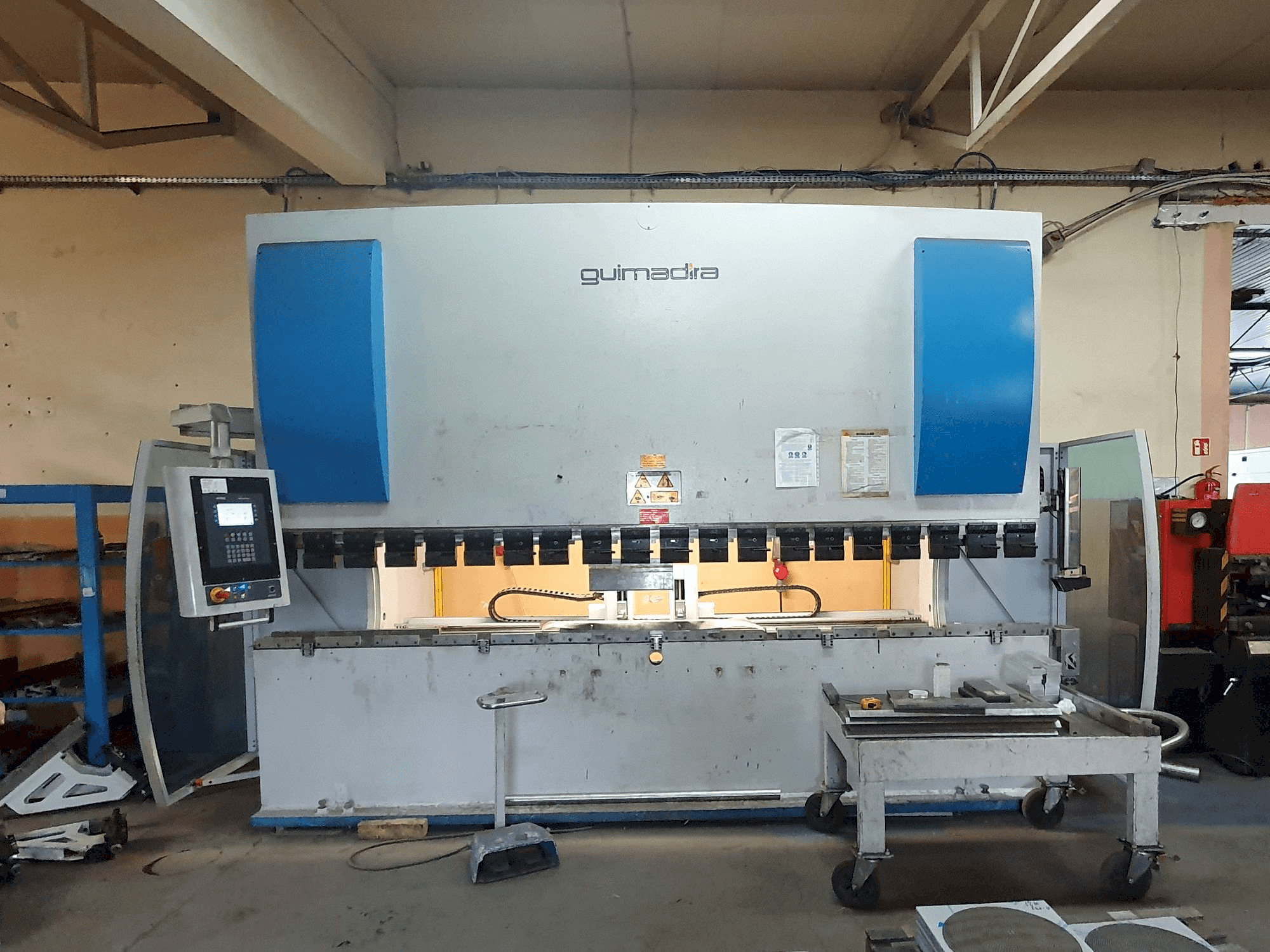 Masina ADIRA PMO-16040PLS eestvaade