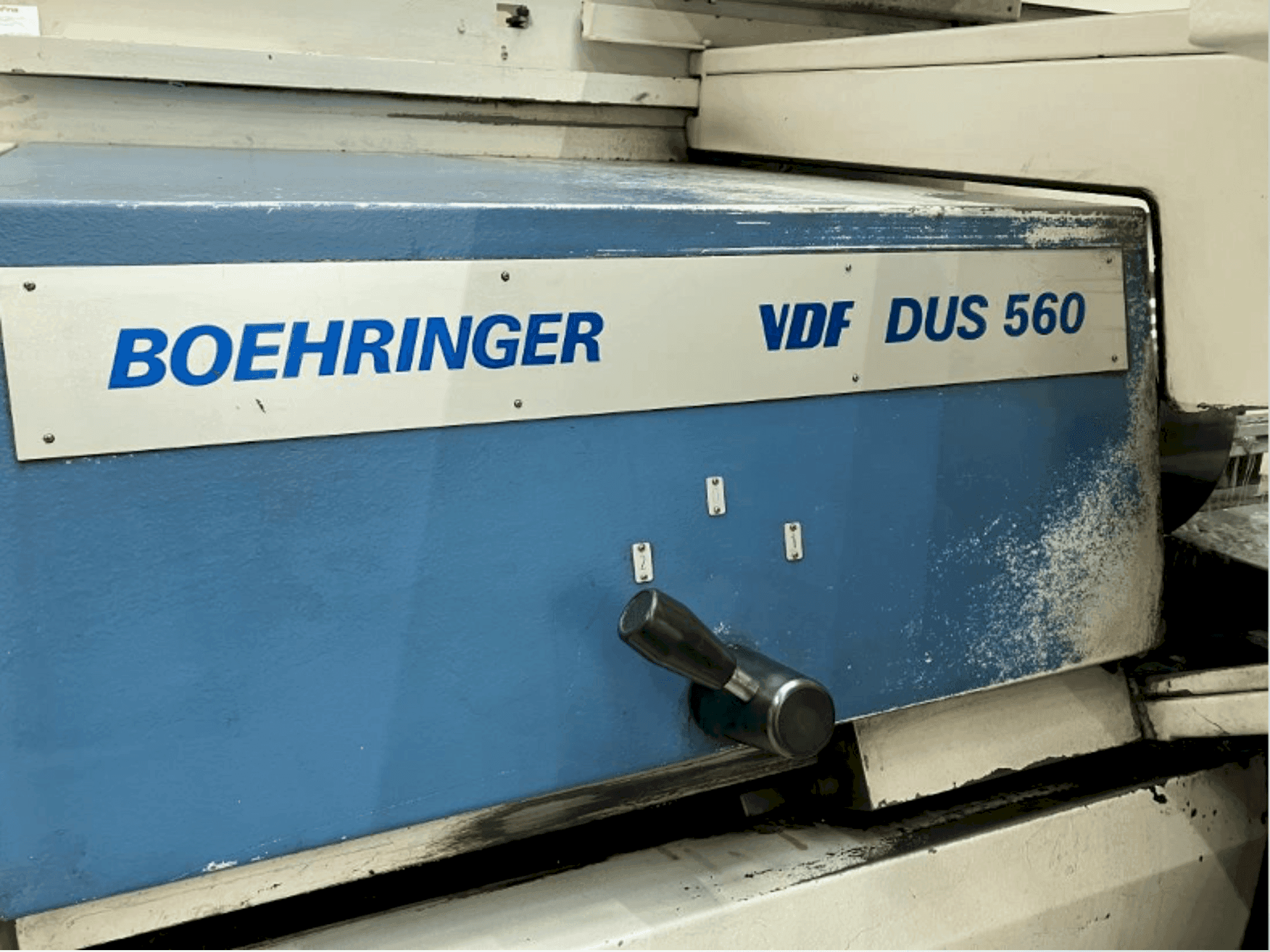 Masina BOEHRINGER VDF DUS 560 eestvaade
