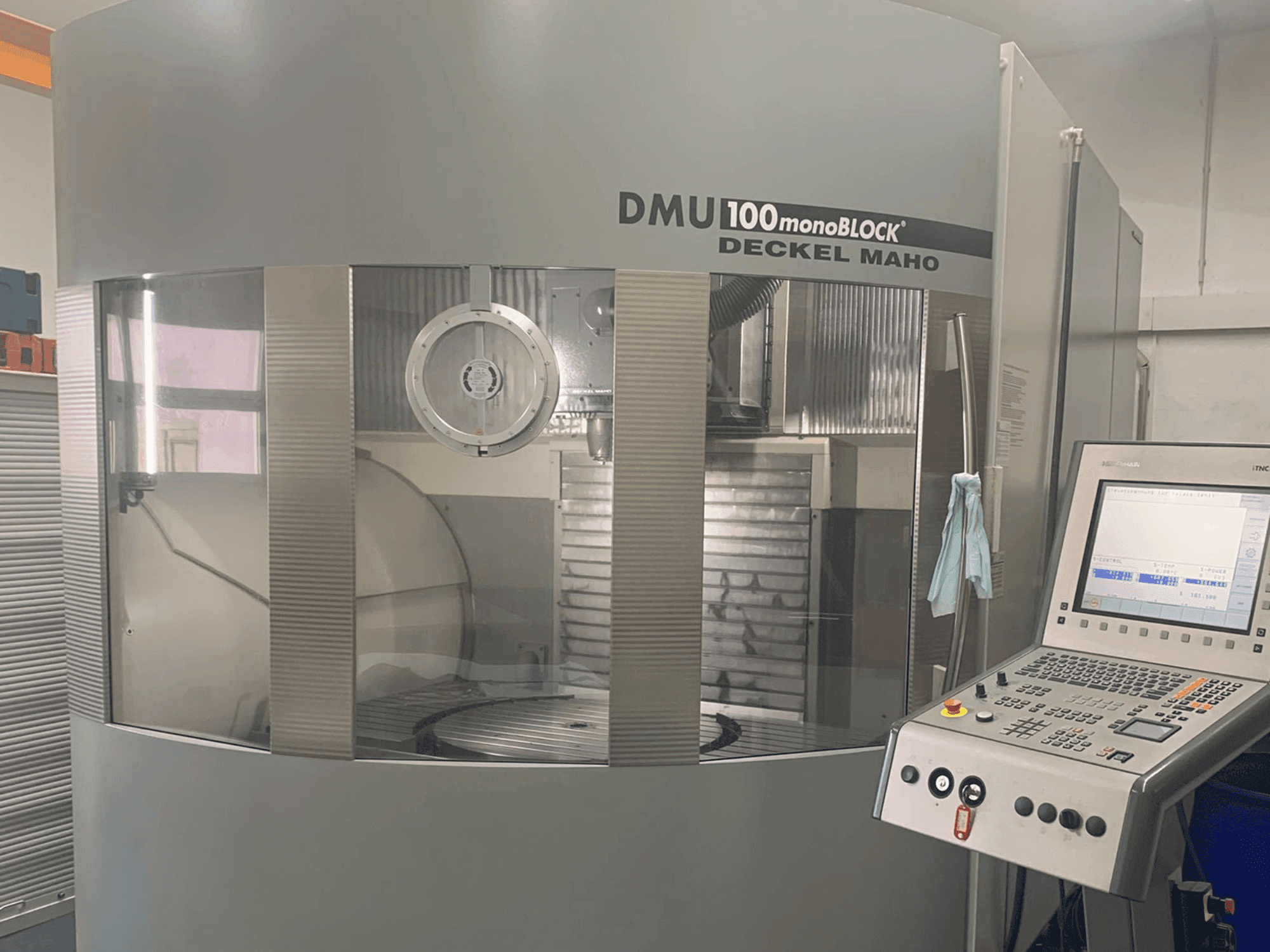 Masina DMG DECKEL MAHO 100T Monoblock eestvaade