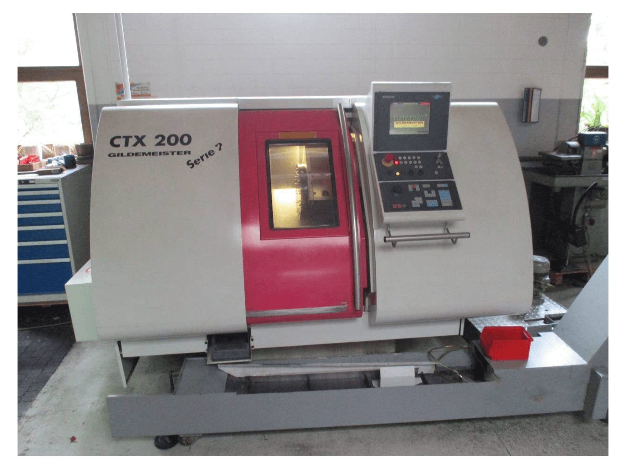 Masina Gildemeister CTX 200 eestvaade