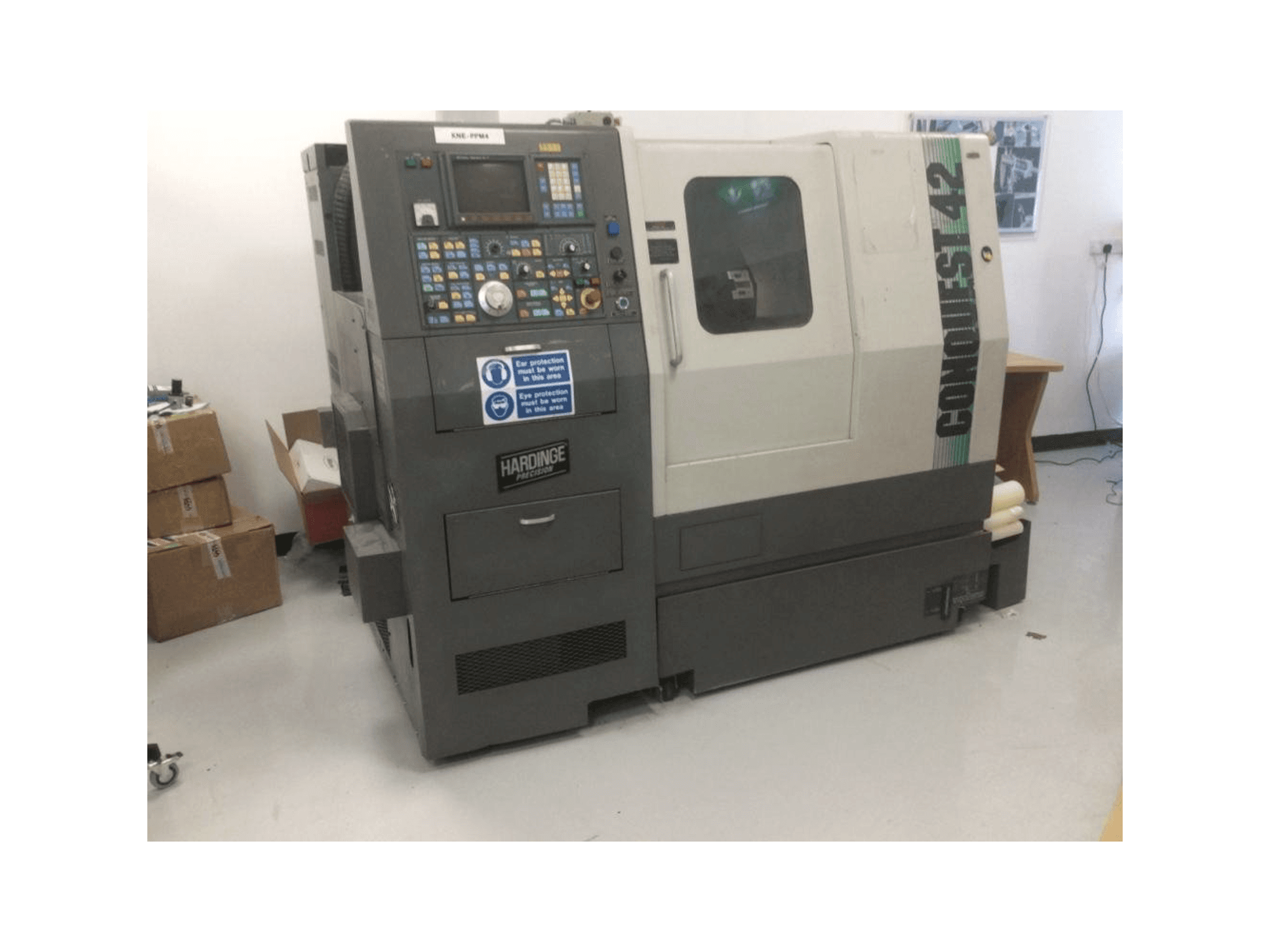 Masina Hardinge Conquest 42 eestvaade