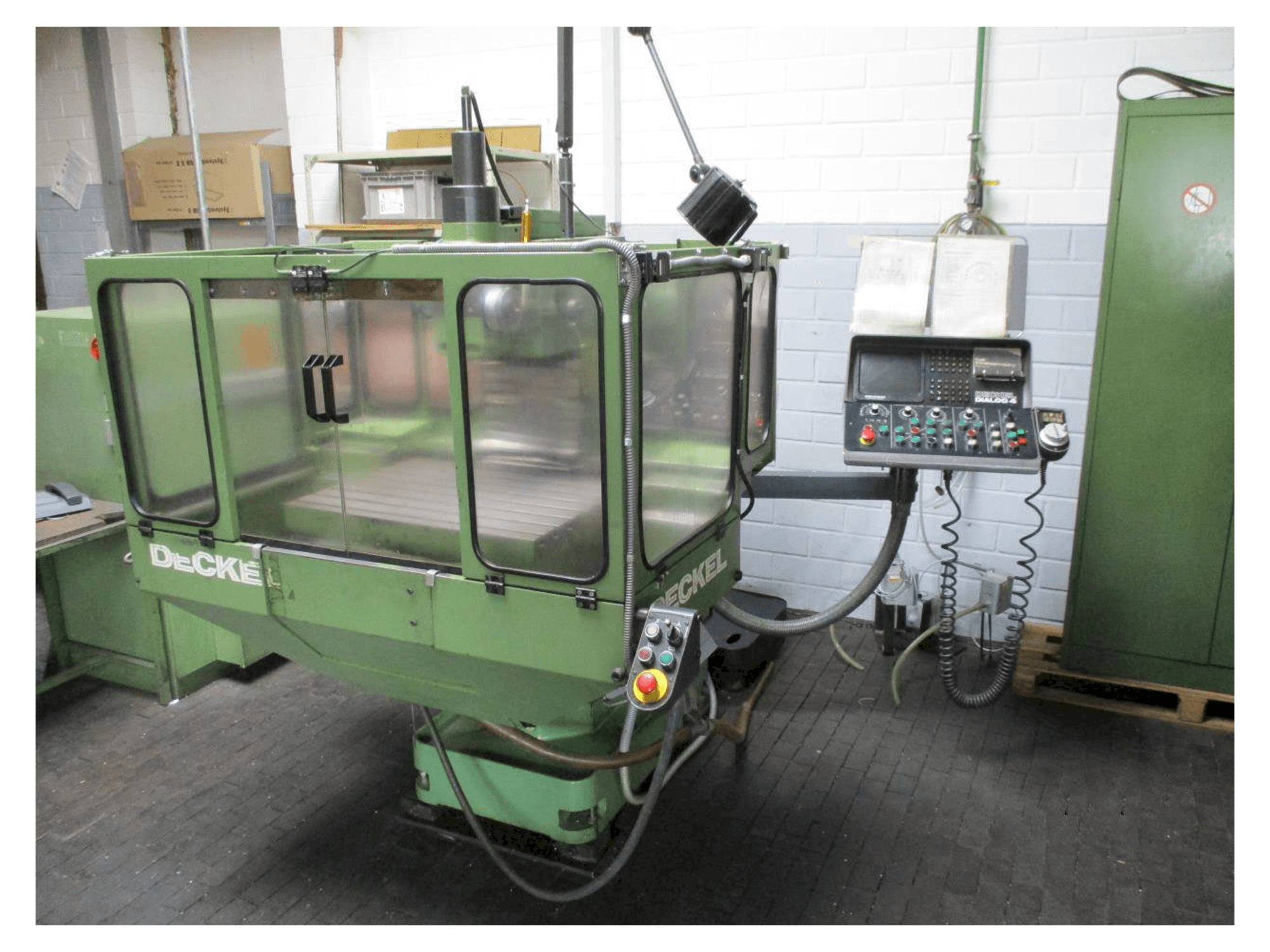 Masina DECKEL FP 3NC eestvaade