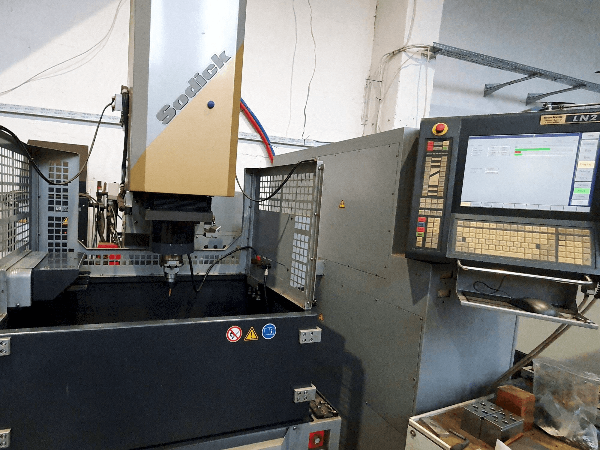 Masina Sodick AM3L (2005) eestvaade