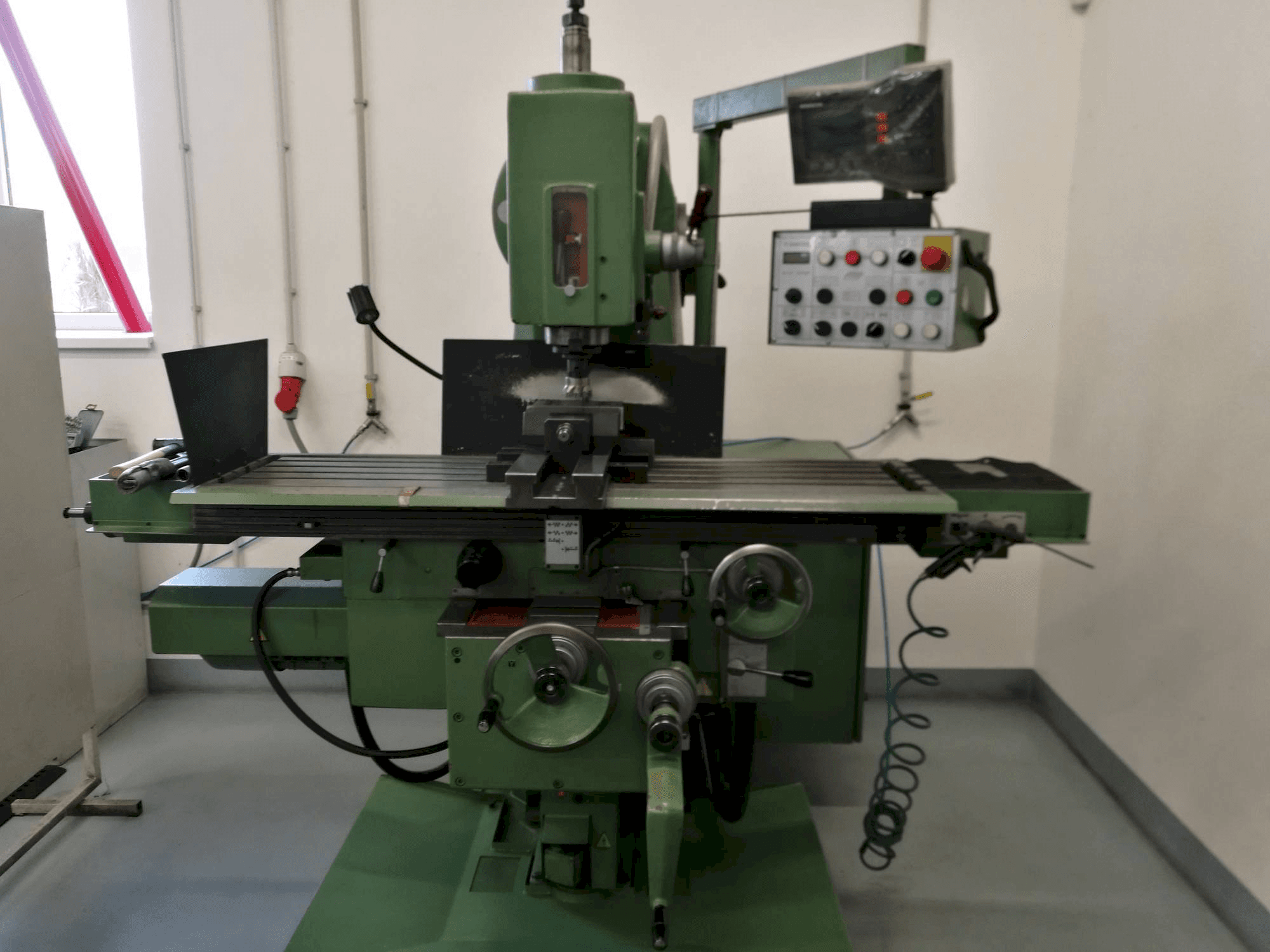 Masina TOS FGV 32 eestvaade